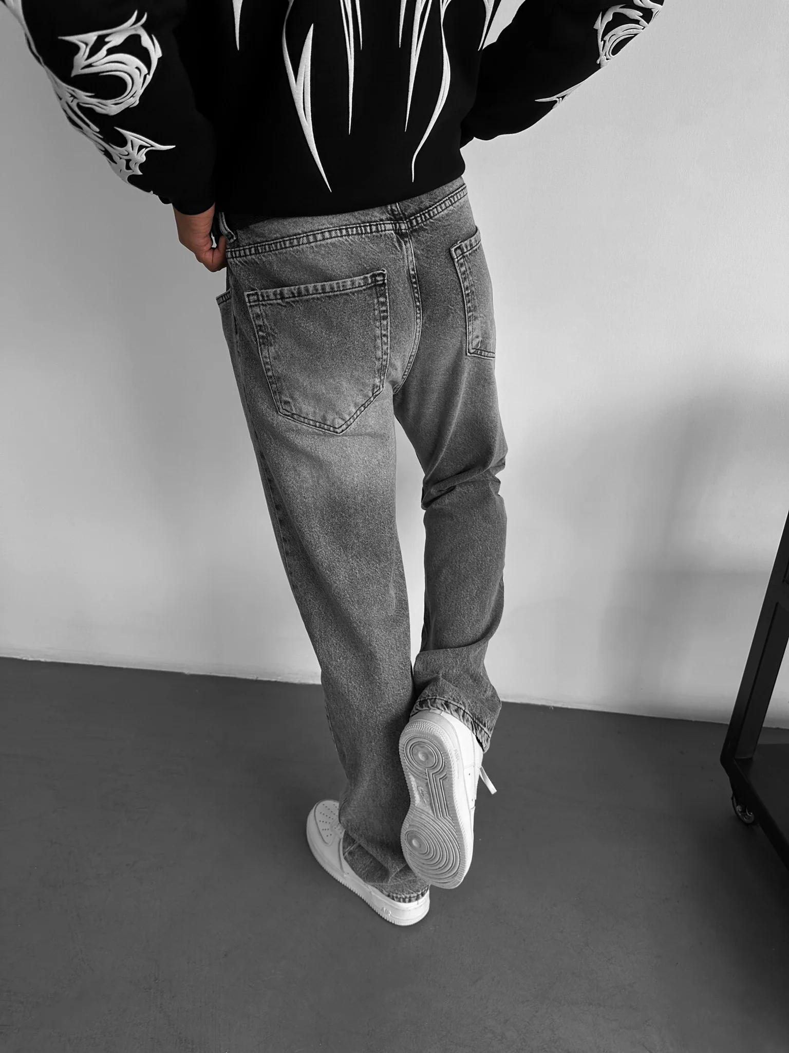 Baggy Torn Jeans - Anthracite - Image 4