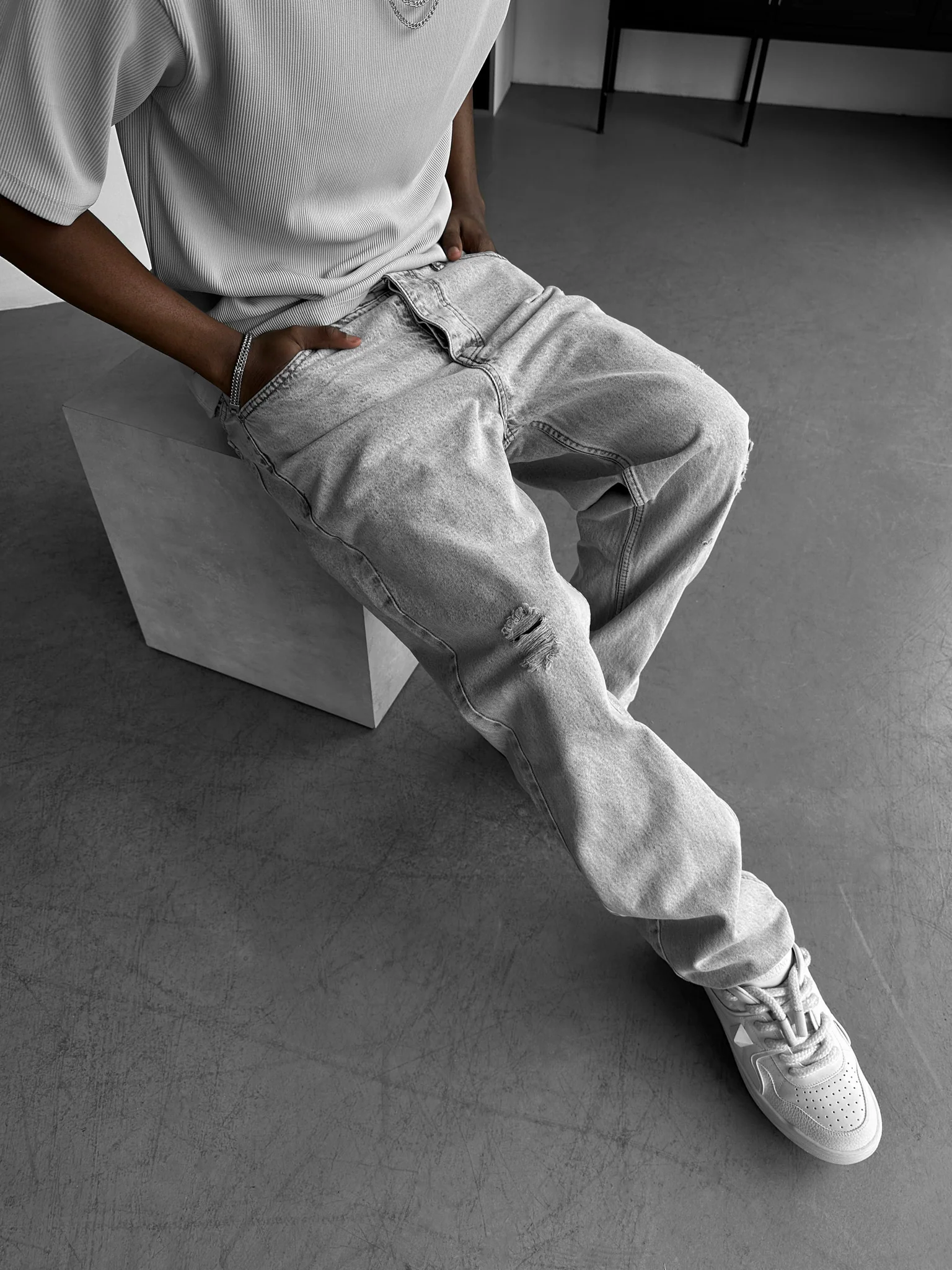 Baggy Torn Jeans - Grey - Image 5