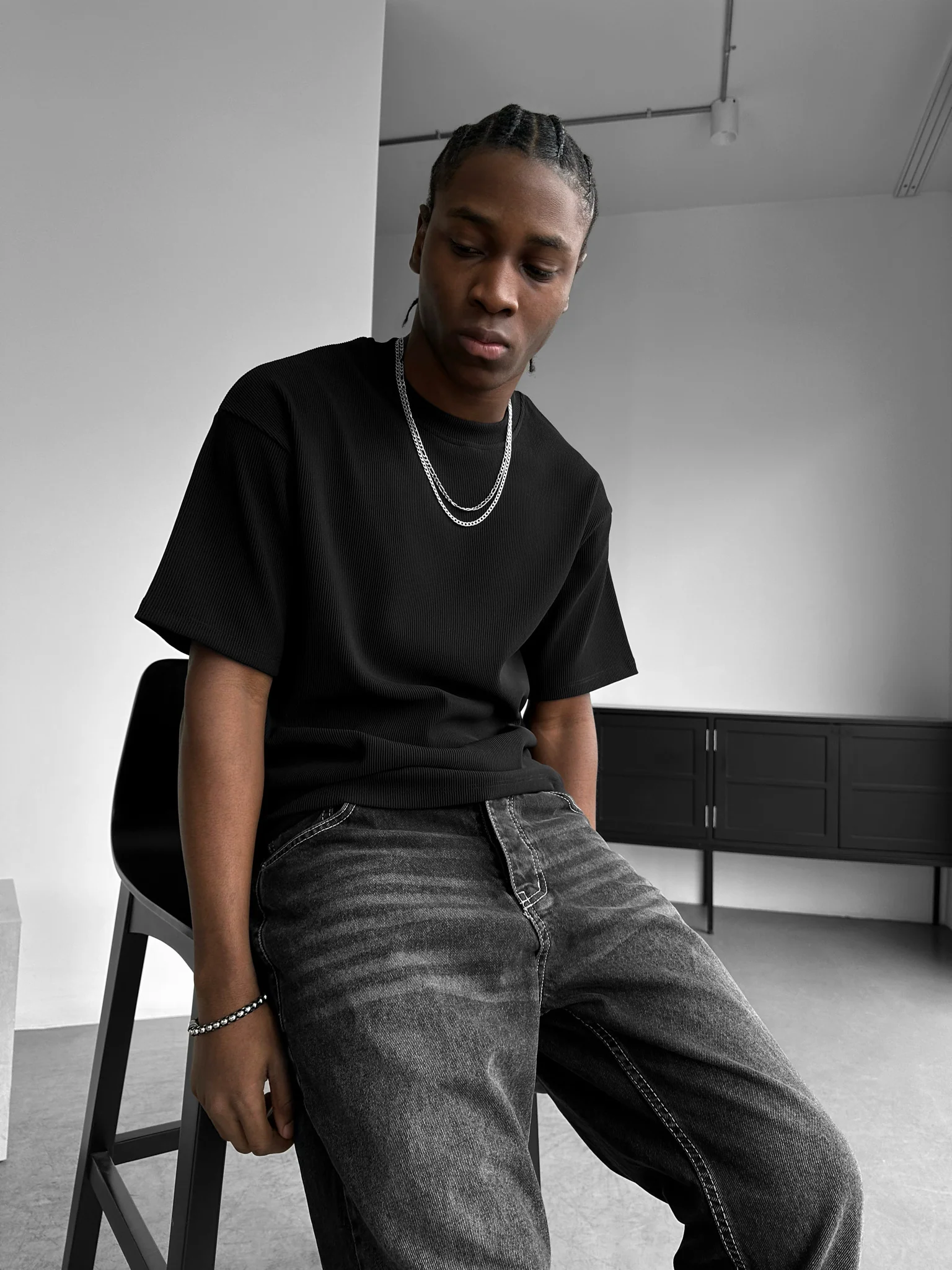 Boyfriend Fit Jeans - Black - Image 2