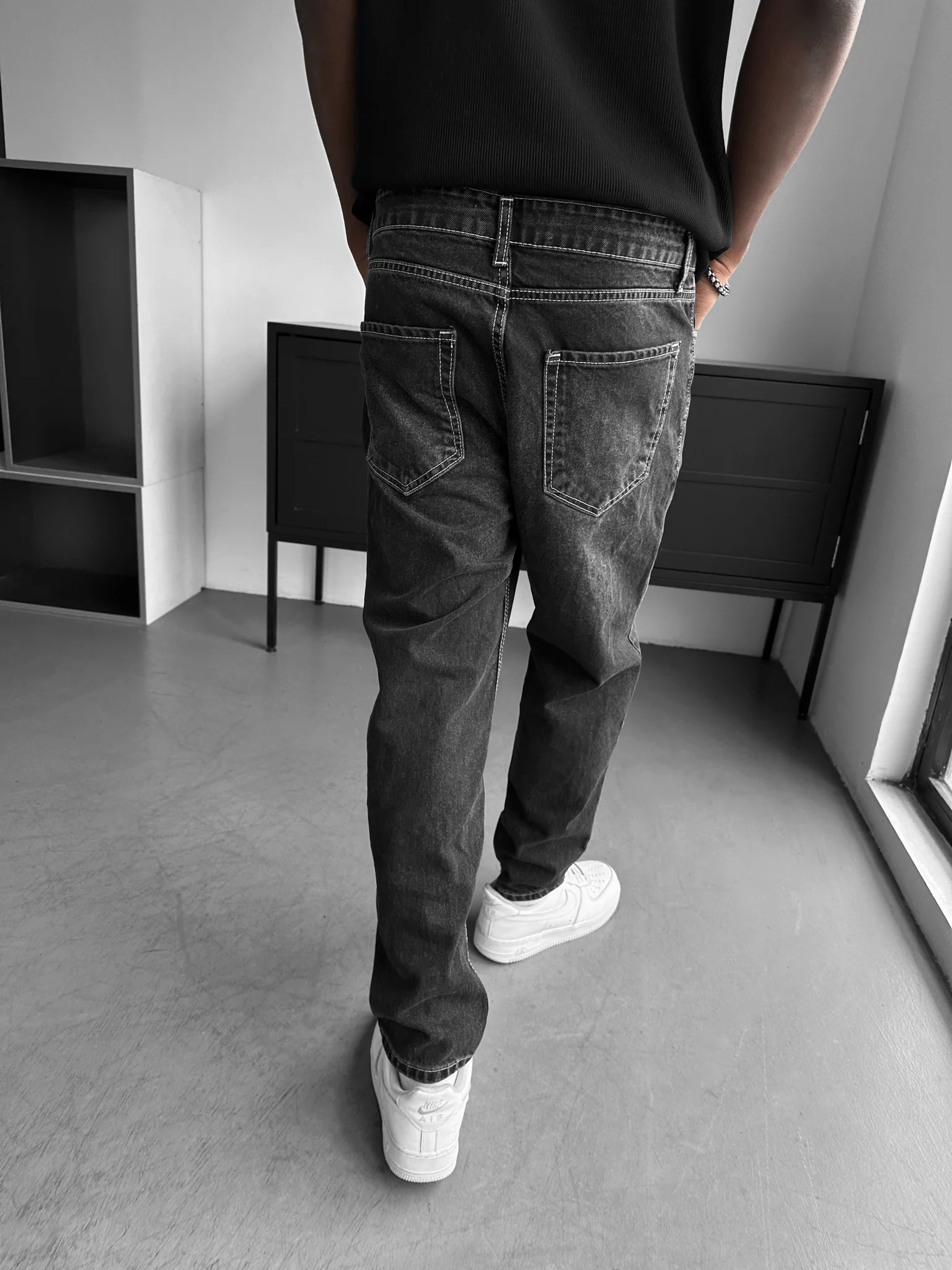 Boyfriend Fit Jeans - Black - Image 3
