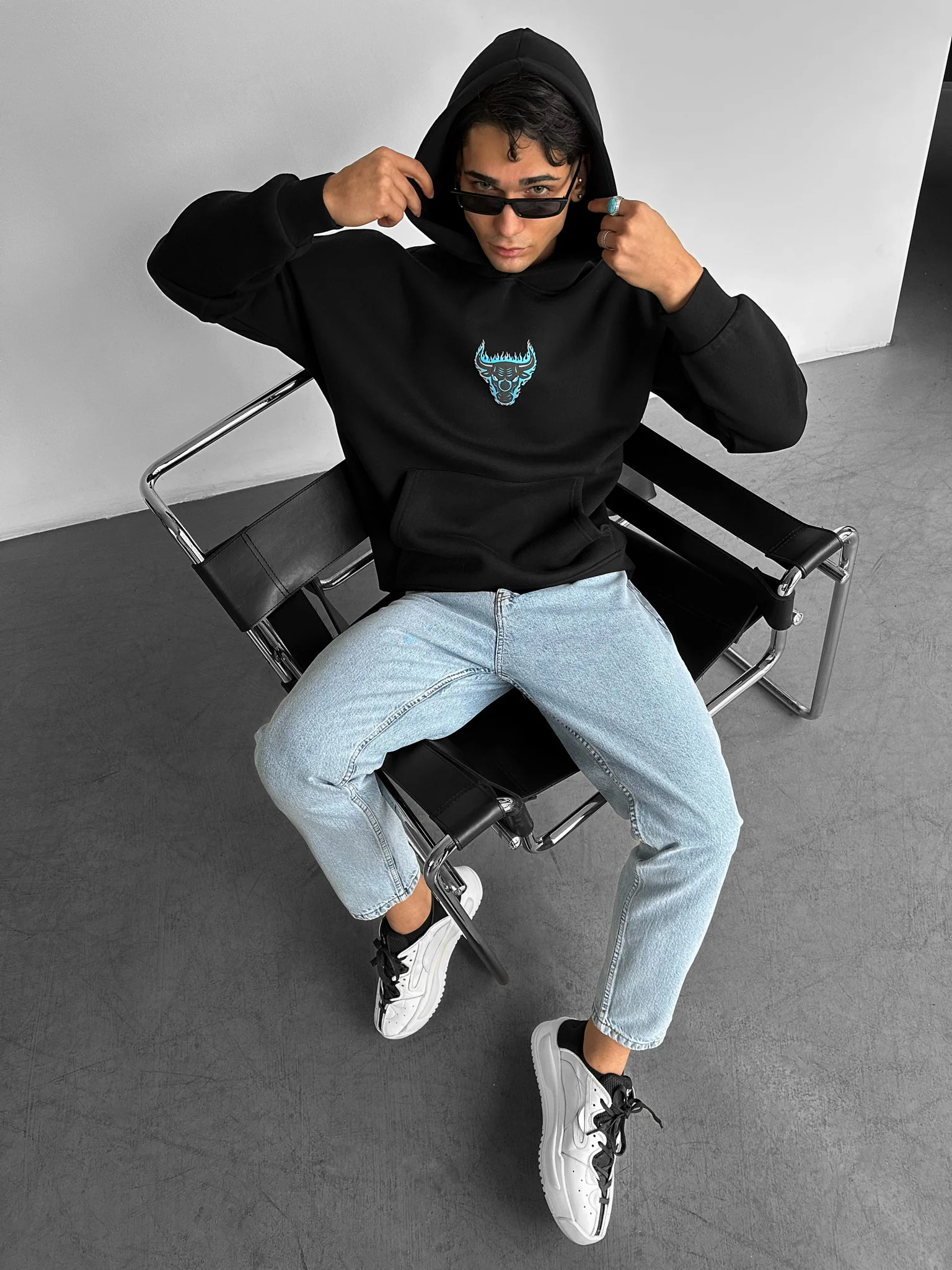Boyfriend Fit Jeans - Light Blue - Image 2