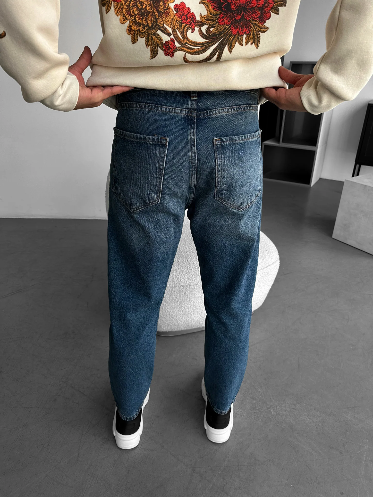 Boyfriend Fit Washed Jeans - Dark Blue - Image 2