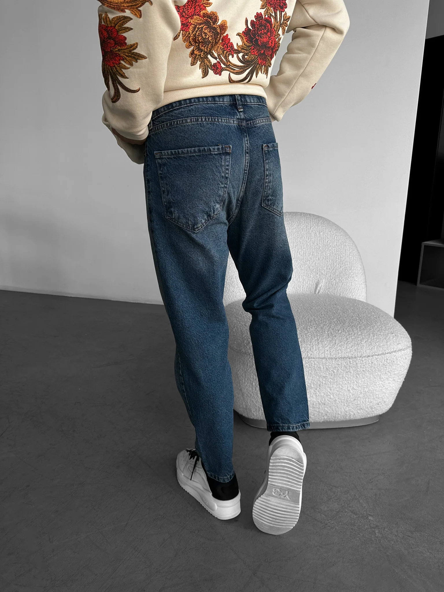Boyfriend Fit Washed Jeans - Dark Blue - Image 3