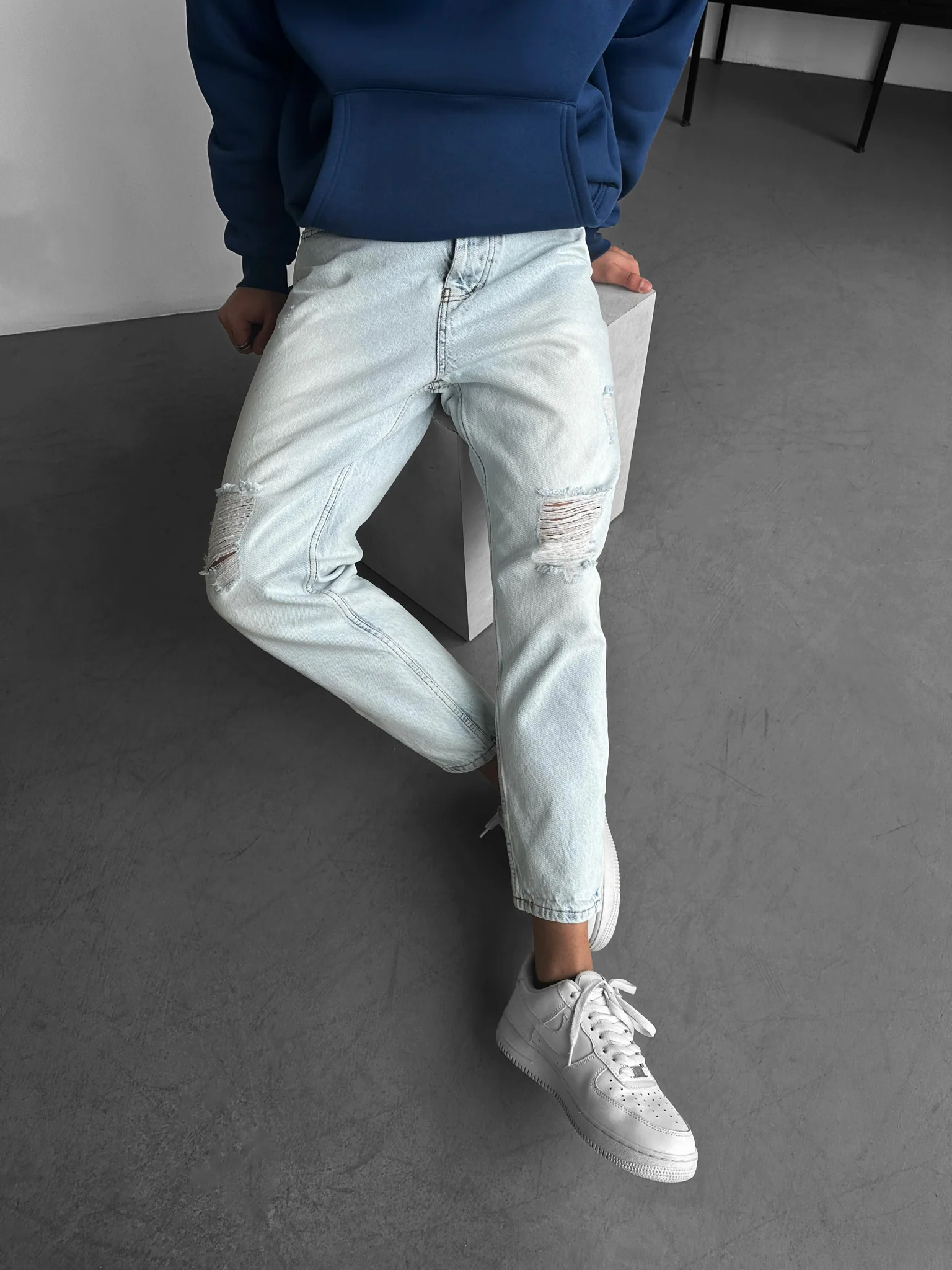 Boyfriend Torn Jeans - Ice Blue - Image 2