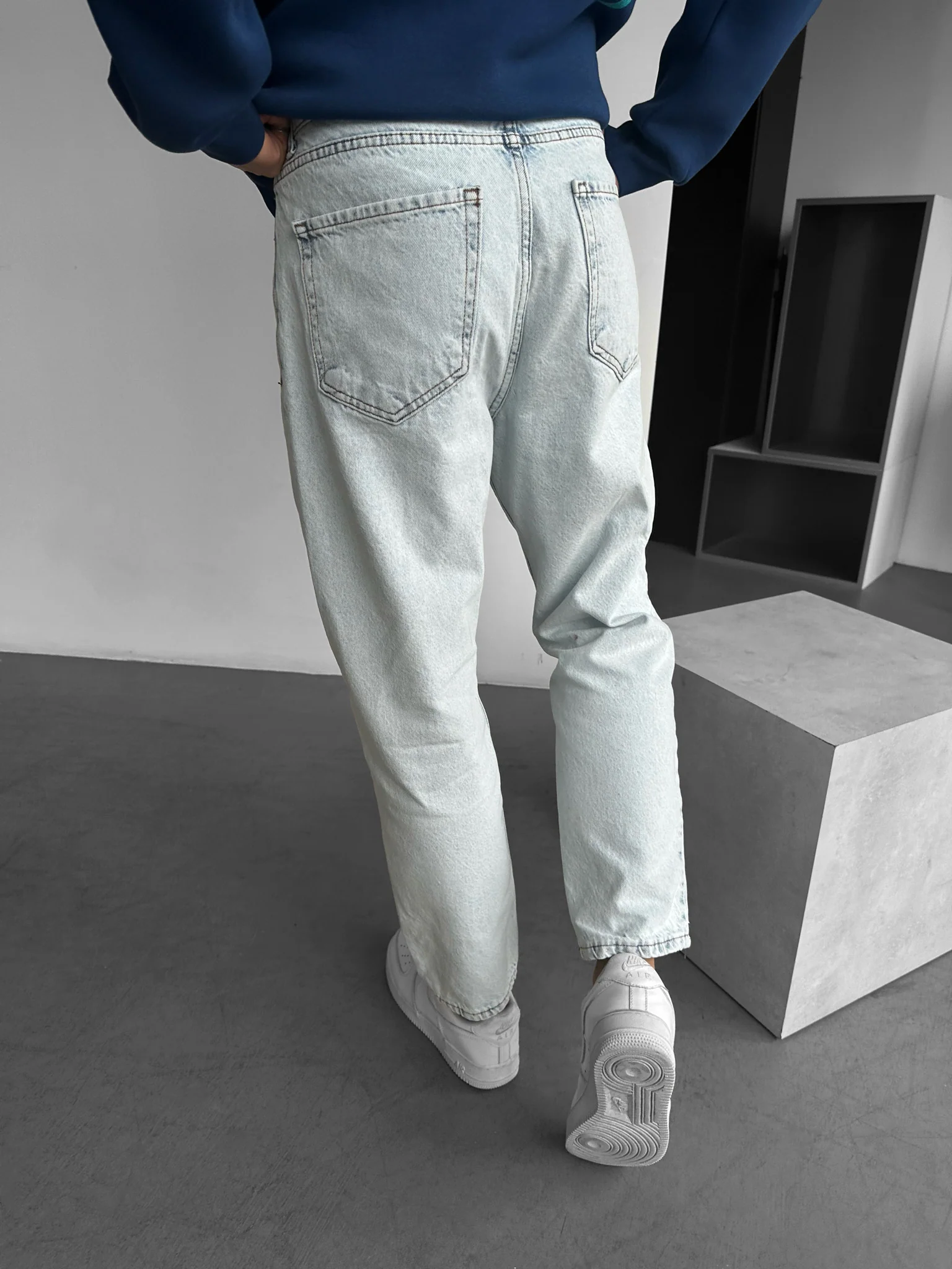 Boyfriend Torn Jeans - Ice Blue - Image 3