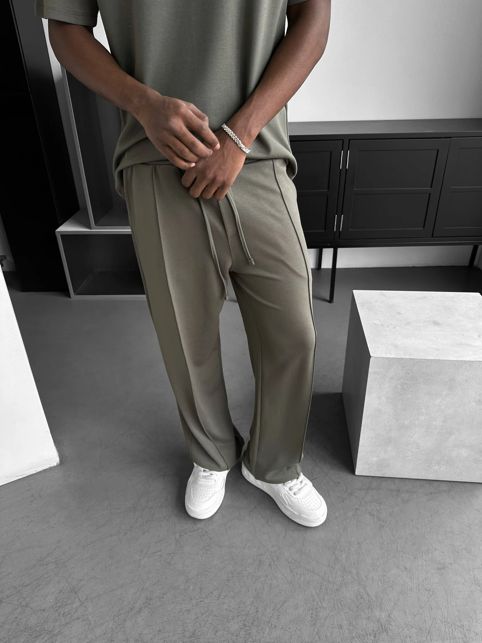 Loose Fit Basic Pleated Trousers - Khaki - Image 2