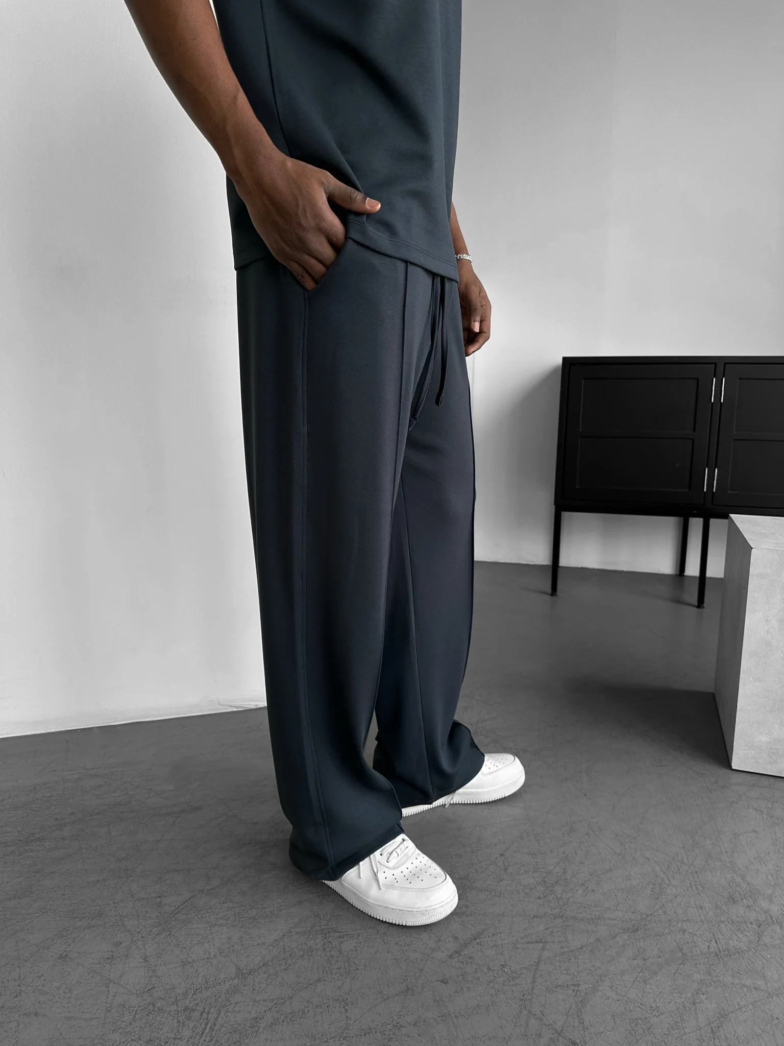 Loose Fit Basic Pleated Trousers - Stormy Weather - Image 2