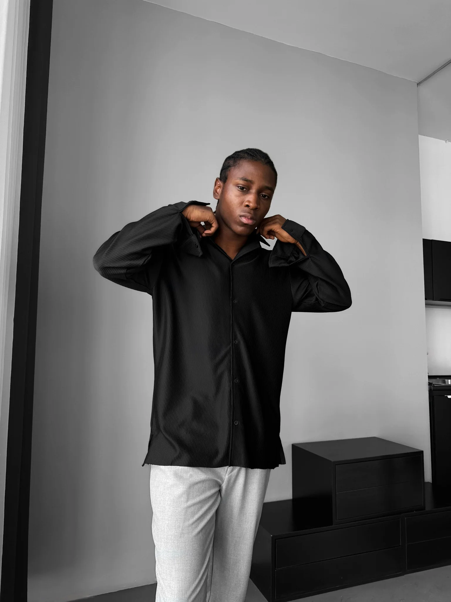 Loose Fit Basic Shirt - Black - Image 2