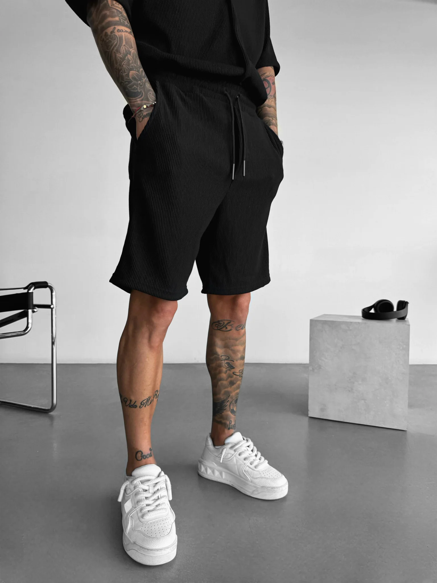 Loose Fit Cord Shorts - Black - Image 4