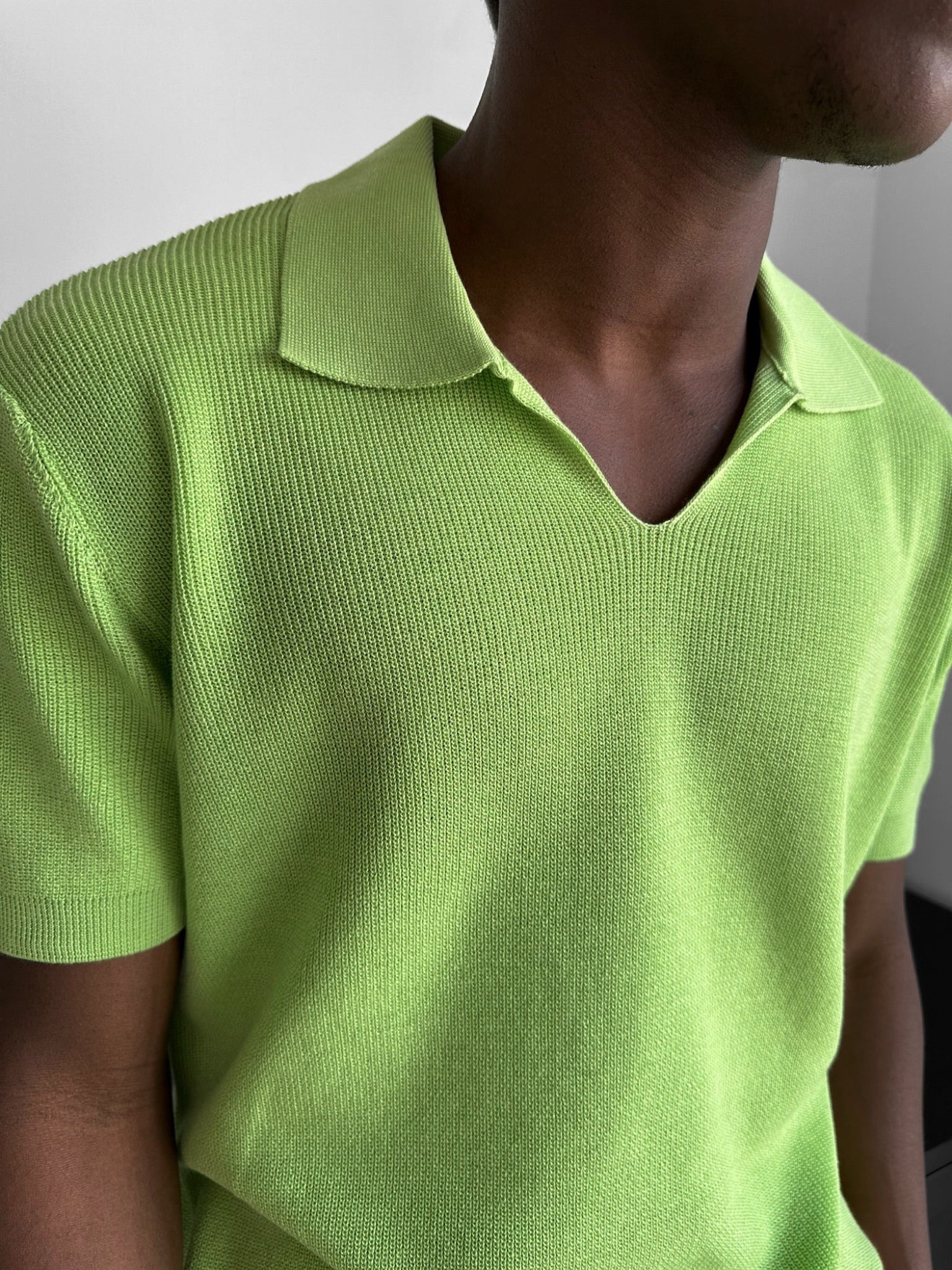 Loose fit fine knit collar T-Shirt - Light Green - Image 2