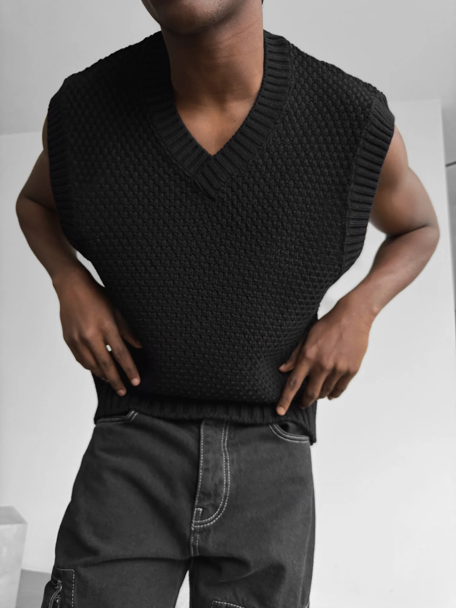 Loose Fit Knotted V Neck Pullunder - Black - Image 2