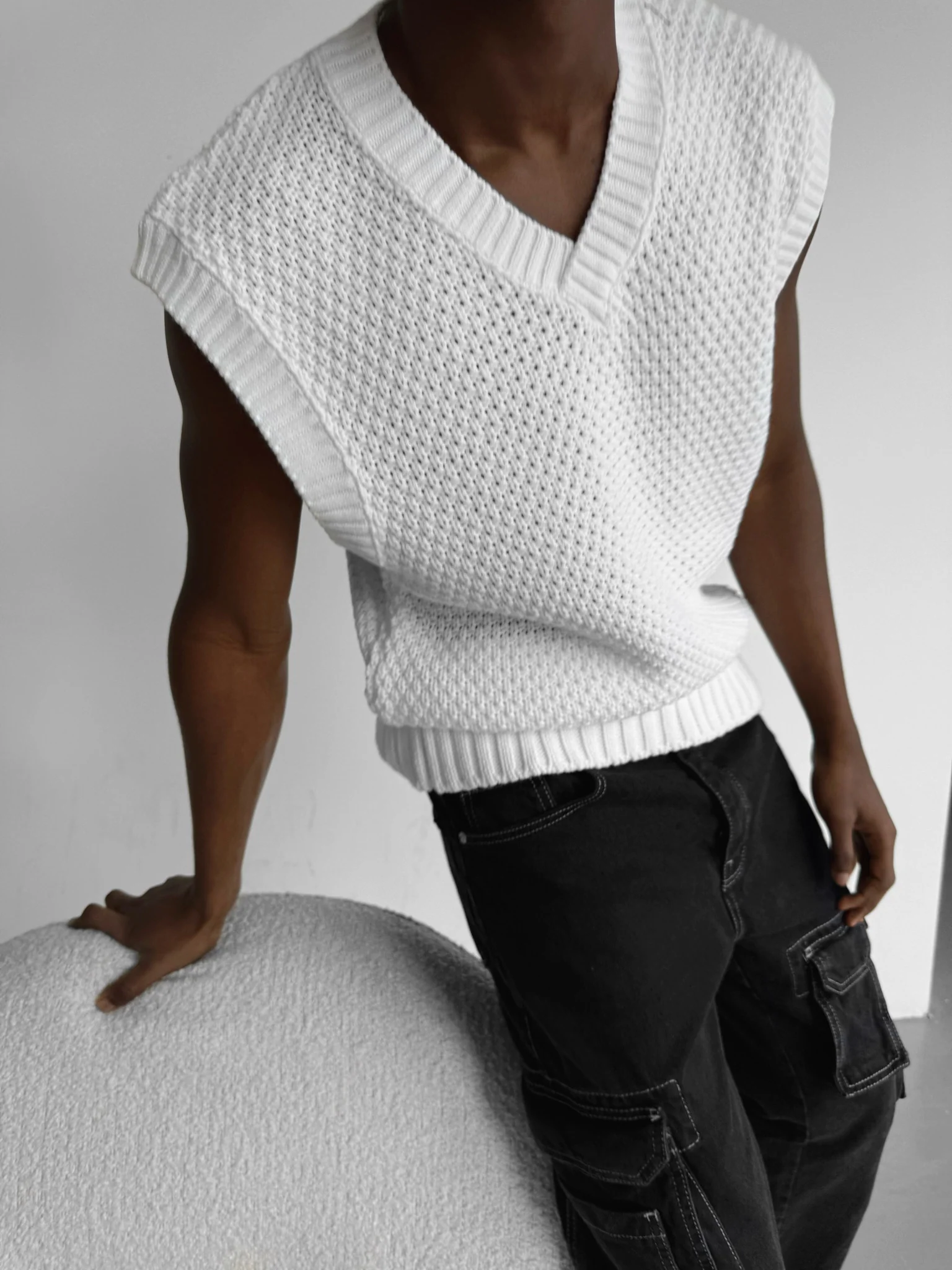 Loose Fit Knotted V Neck Pullunder - White - Image 3