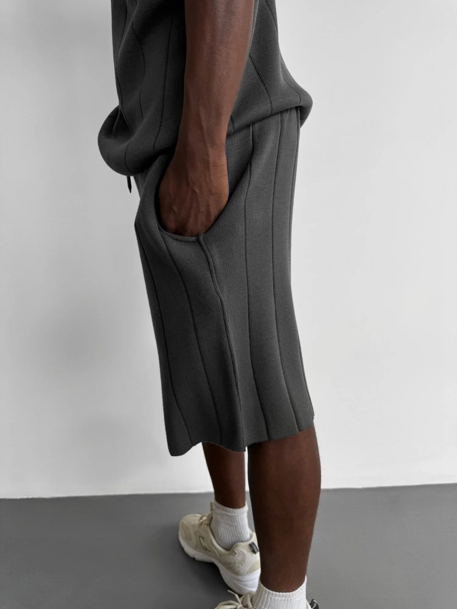Loose Fit Line Knit Shorts - Anthracite - Image 3