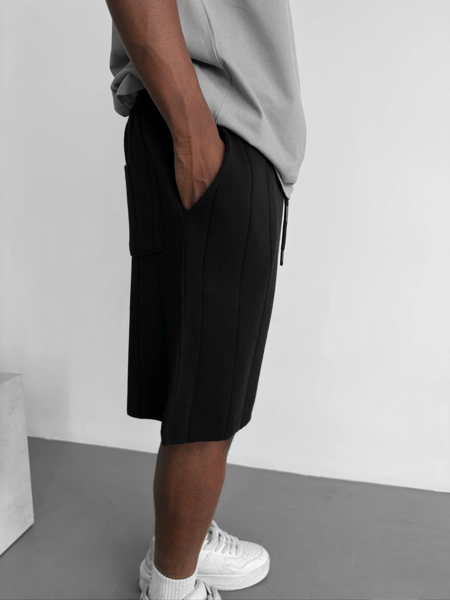 Loose Fit Line Knit Shorts - Black - Image 2