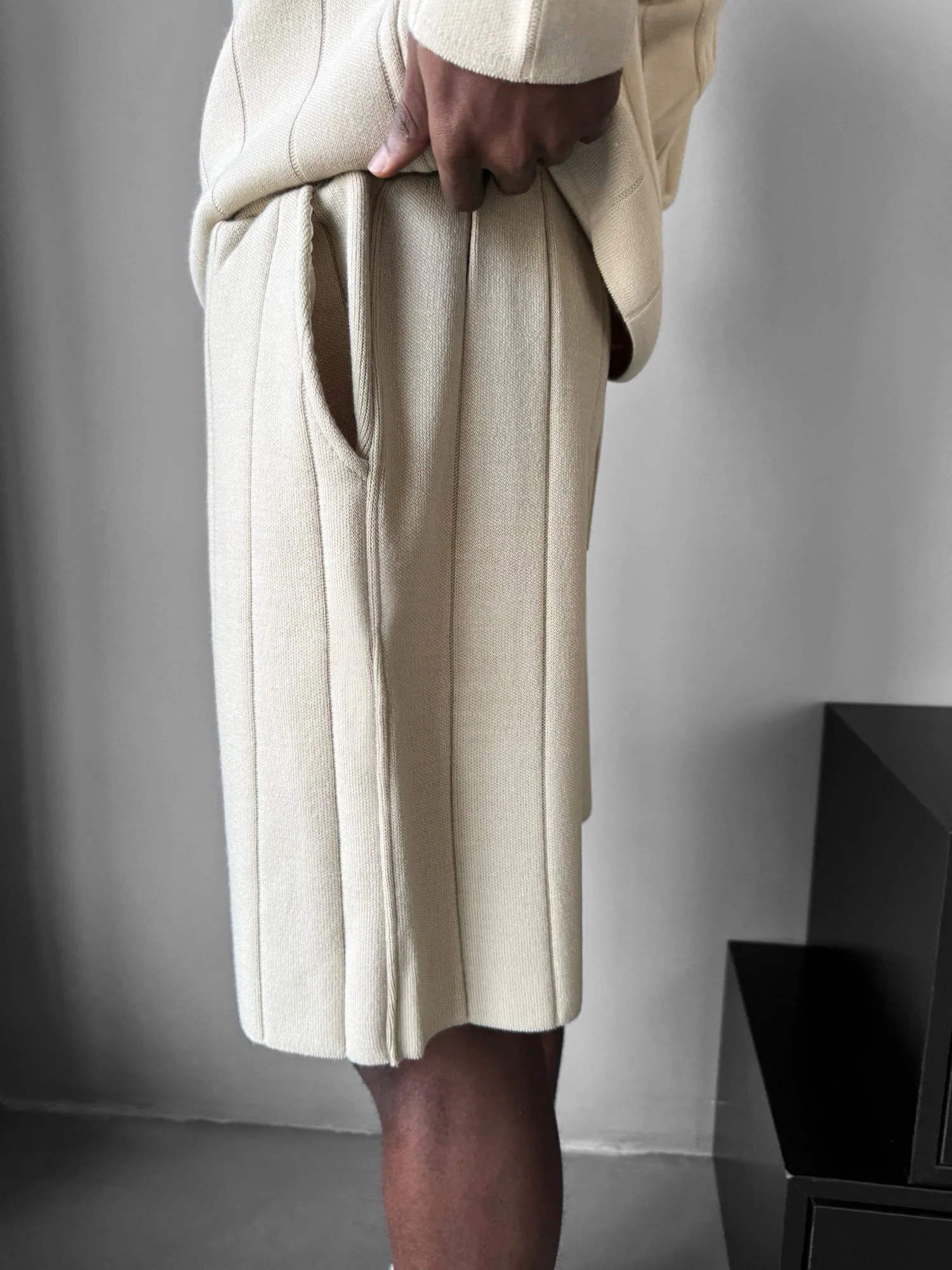 Loose Fit Line Knit Shorts - Cremé - Image 2