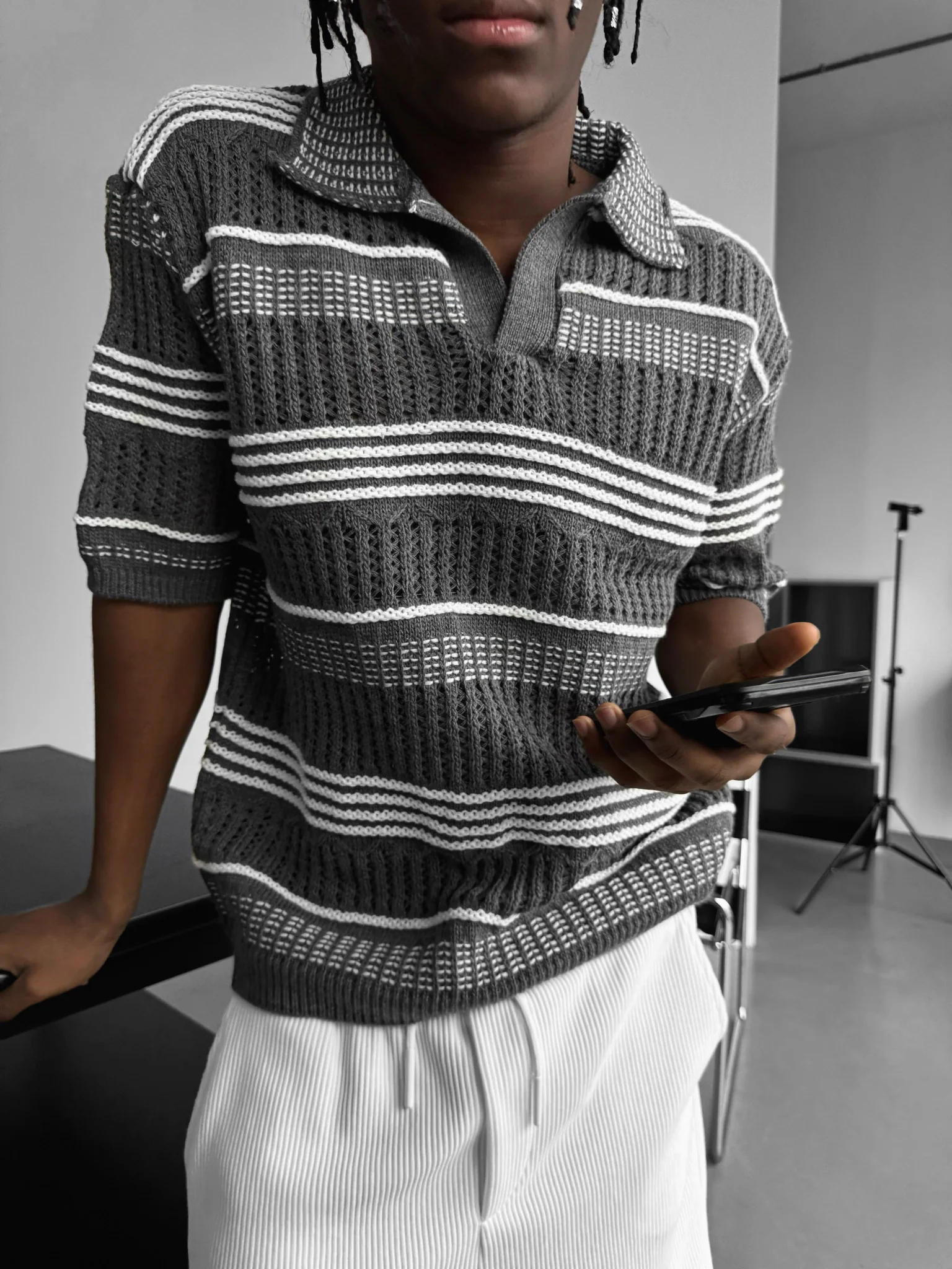 Loose Fit Patterned collar knit T-Shirt - Anthracite - Image 5