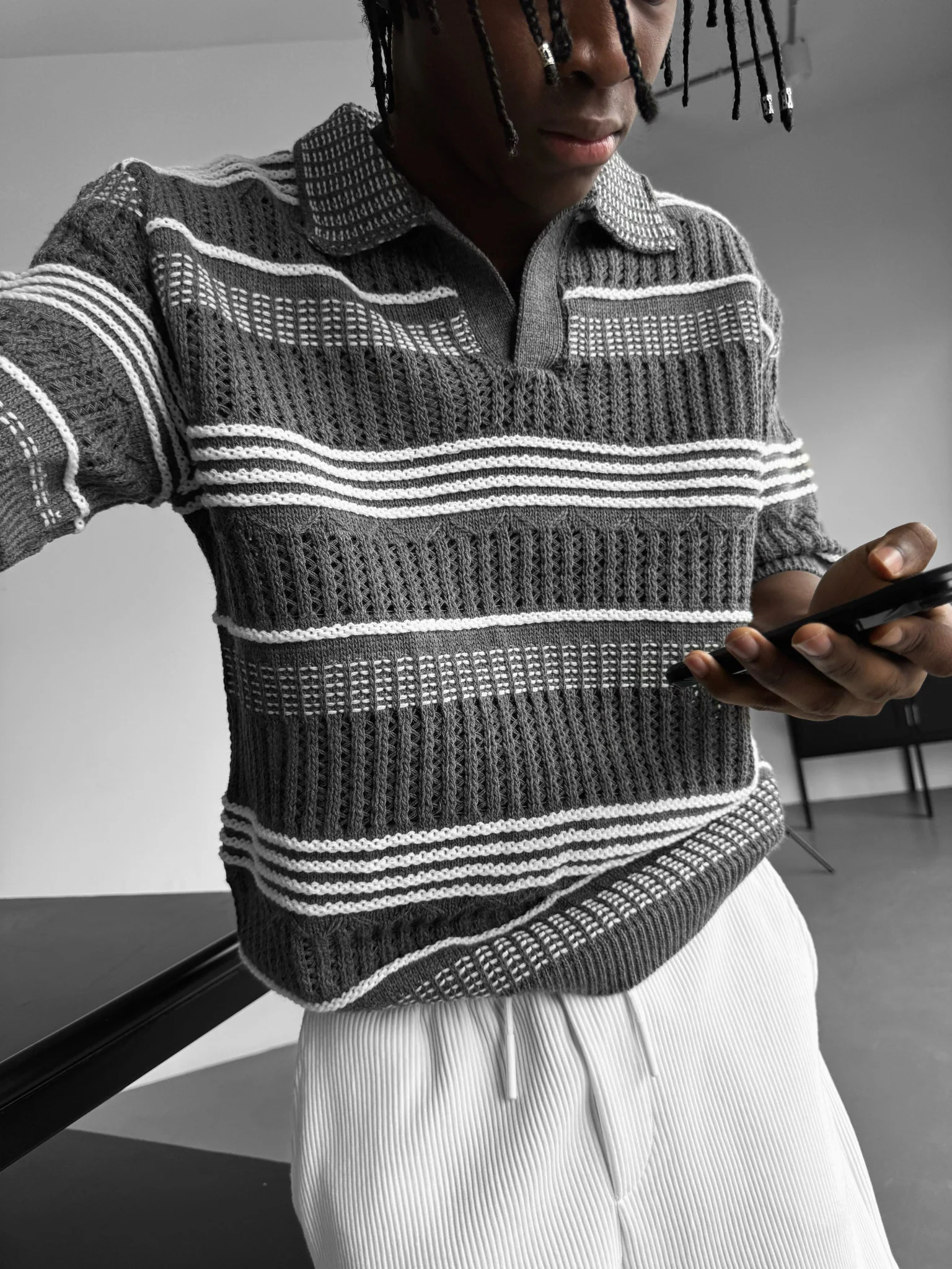 Loose Fit Patterned collar knit T-Shirt - Anthracite - Image 6