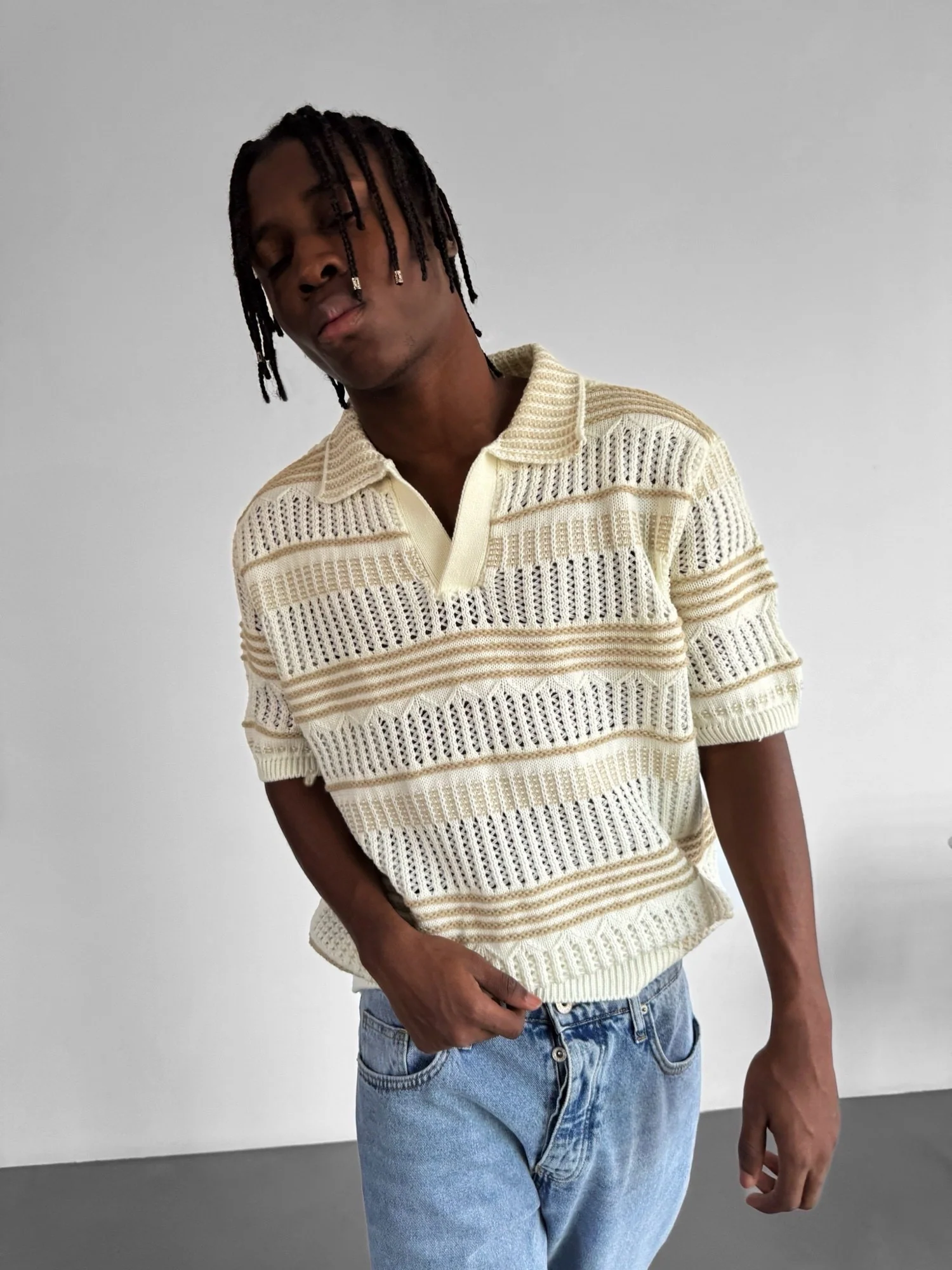 Loose Fit Patterned collar knit T-Shirt - Stone - Image 4