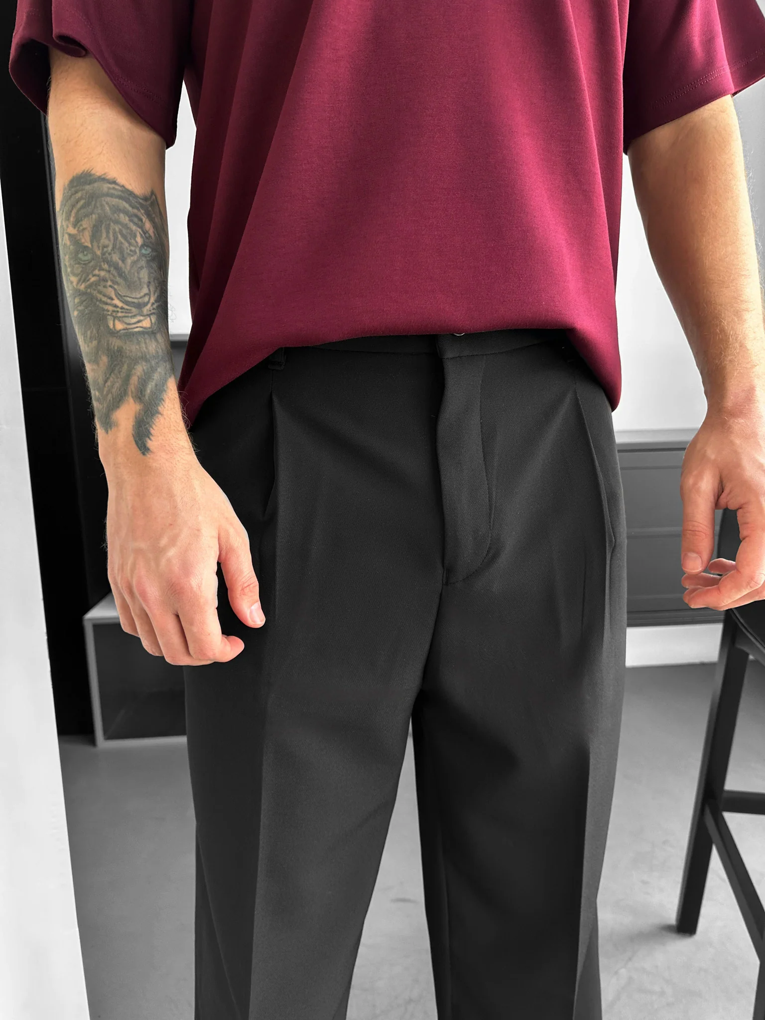 Loose Fit Pleated Trousers - Black - Image 4