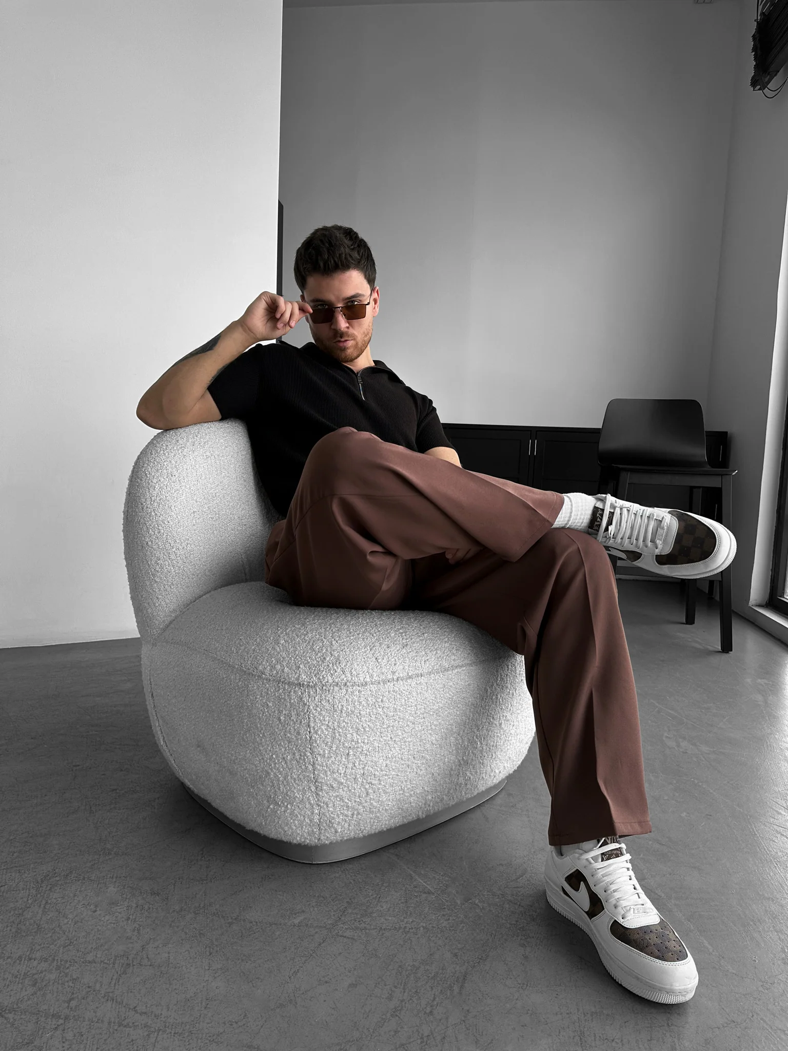 Loose Fit Pleated Trousers - Brown - Image 4