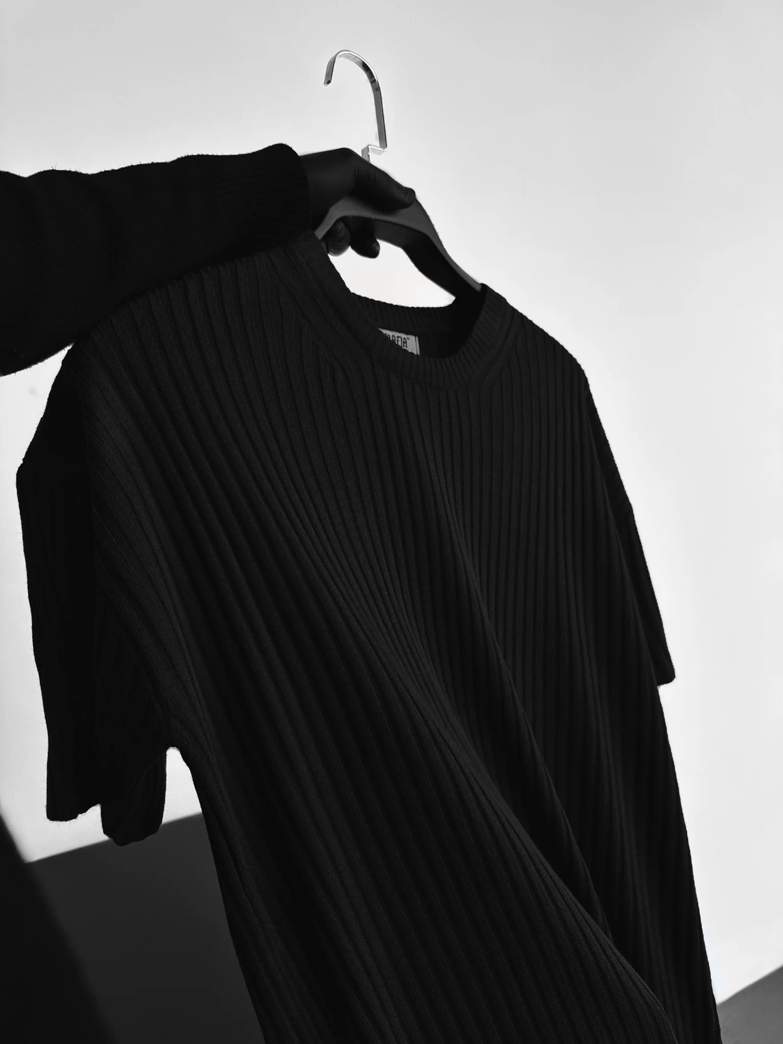 Loose Fit Ribbed Knit T-Shirt - Black - Image 2