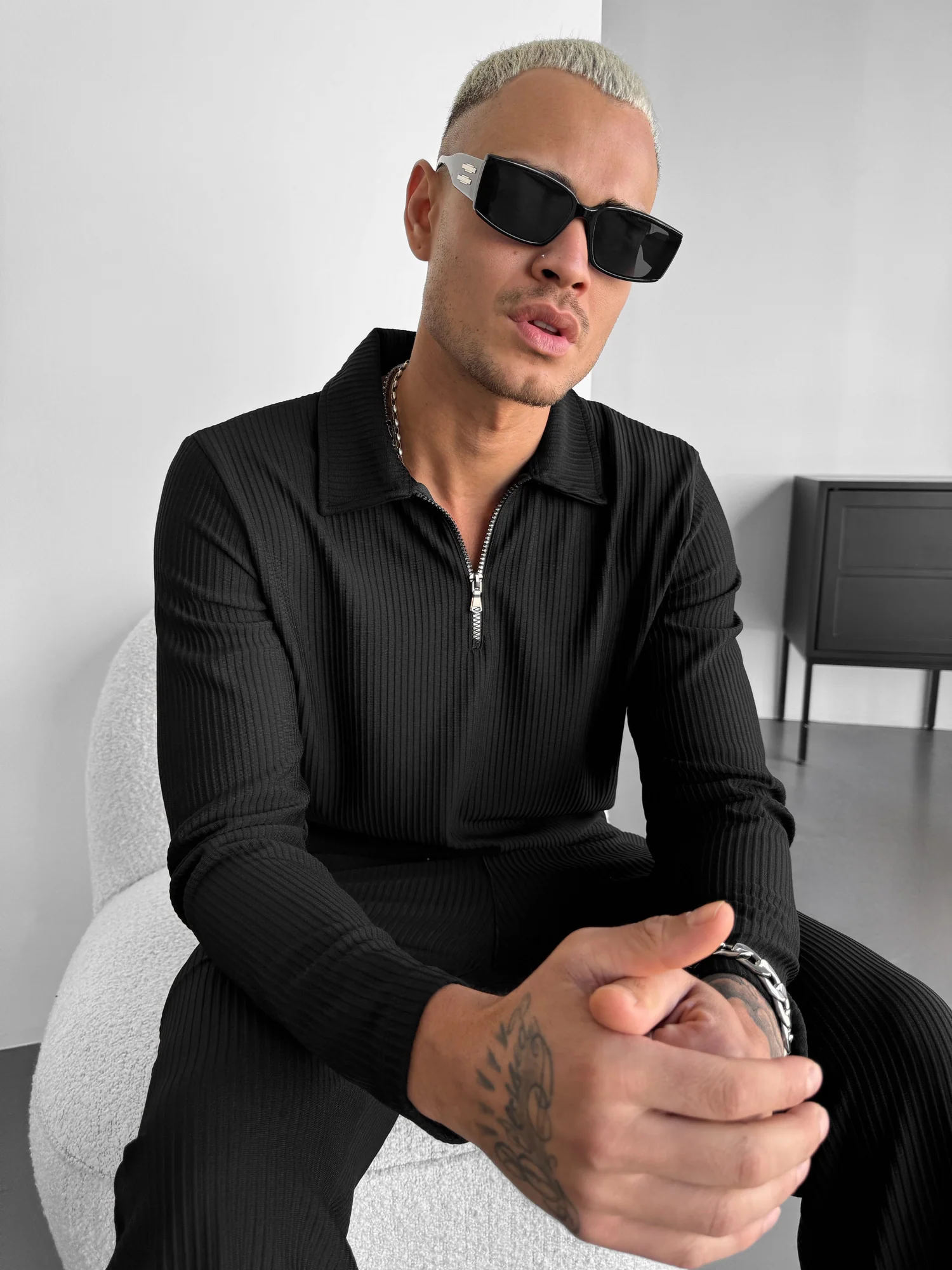 Loose Fit Zipper Polo Sweatshirt - Black - Image 2