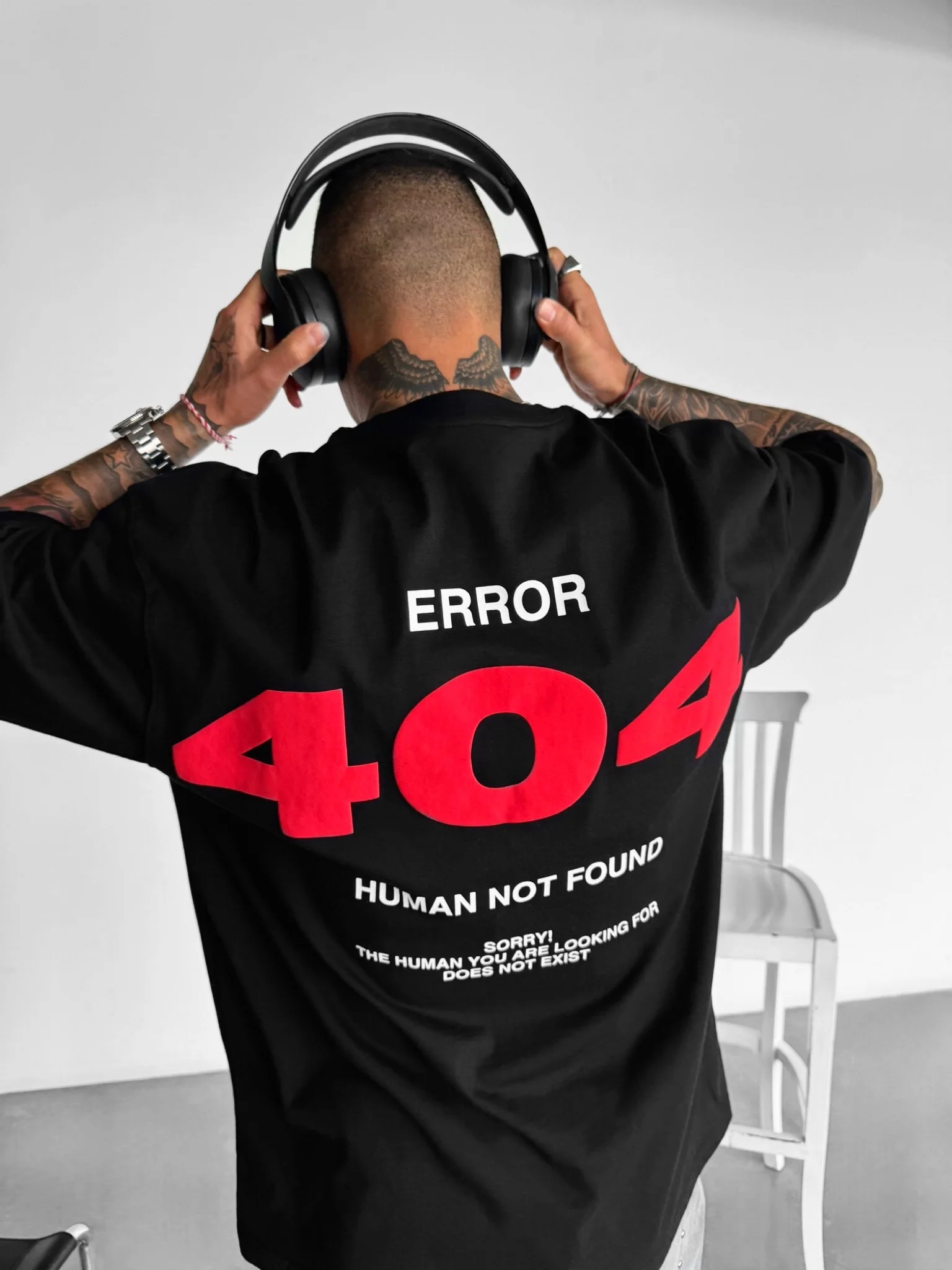 Oversize 404 T-shirt - Black and Red - Image 2
