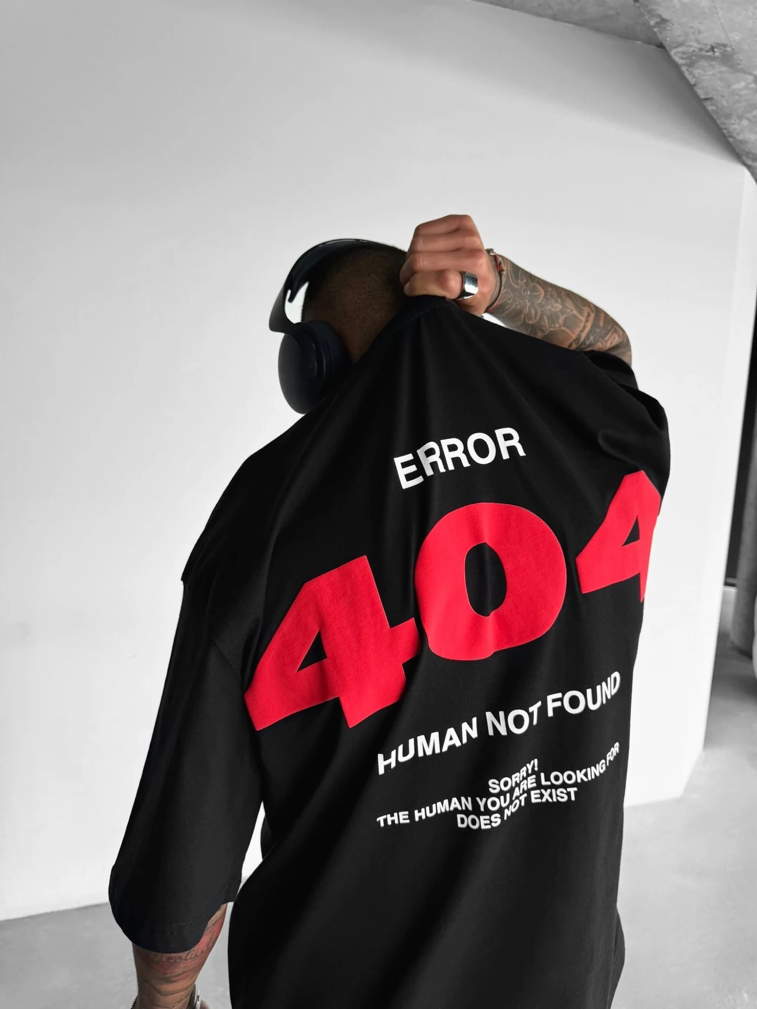Oversize 404 T-shirt - Black and Red - Image 4