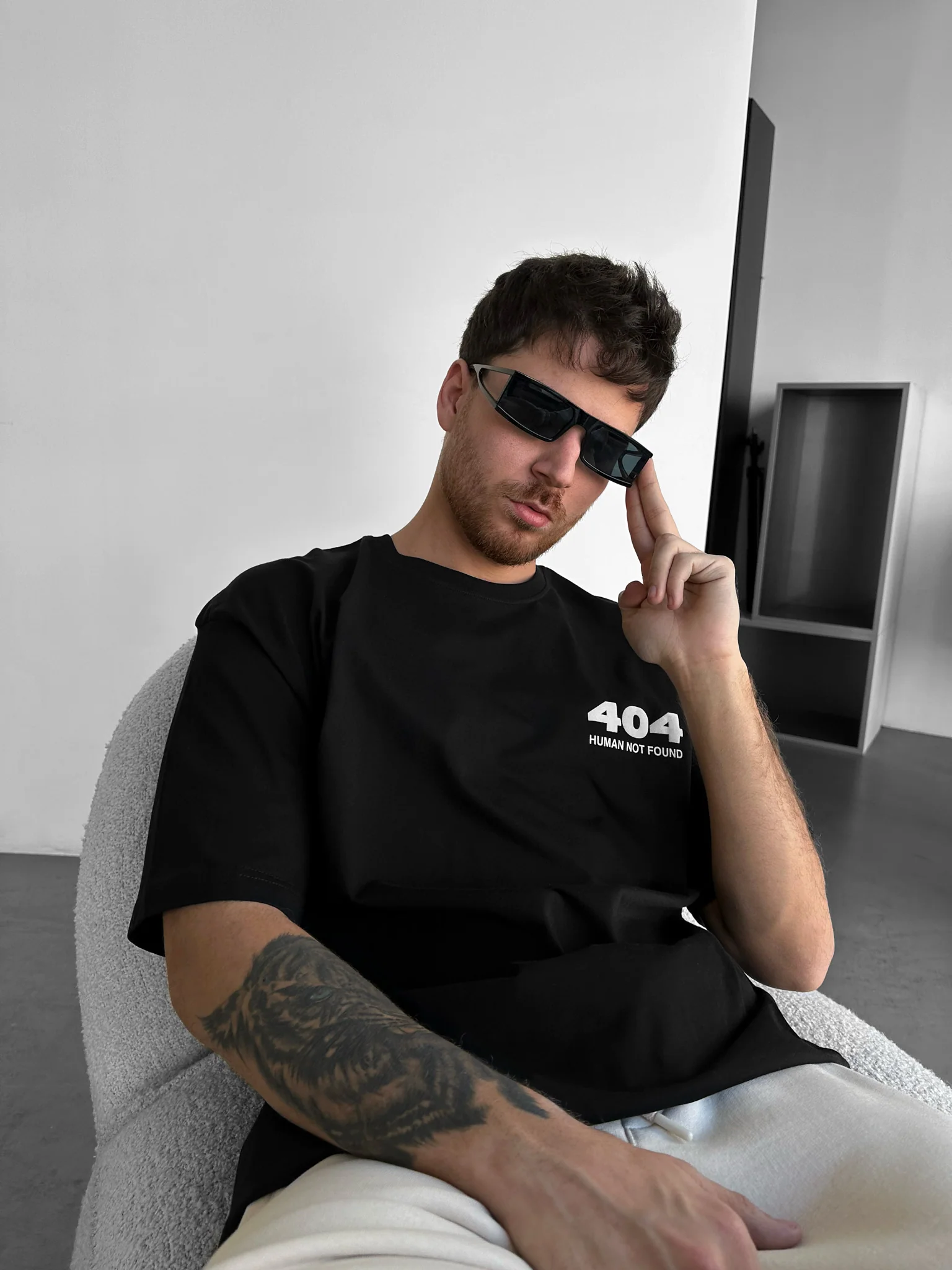 Oversize 404 T-shirt - Black and White - Image 3