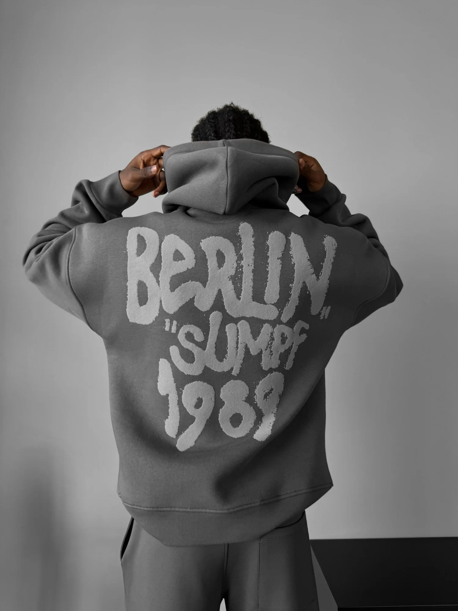 Oversize Berlin "Sumpf" Hoodie - Anthracite - Image 2