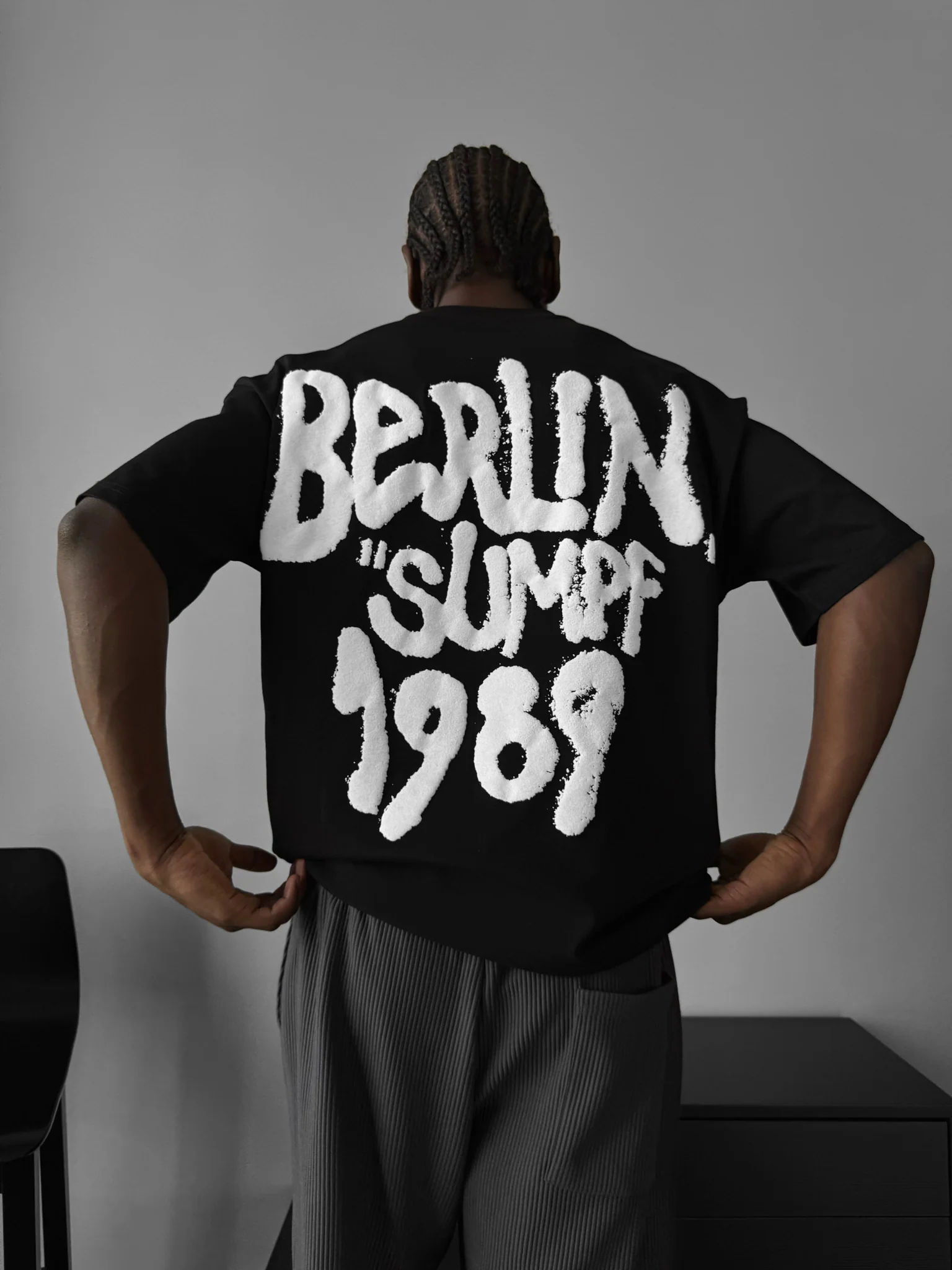 Oversize 'Berlin Sumpf' T-Shirt - Black - Image 4