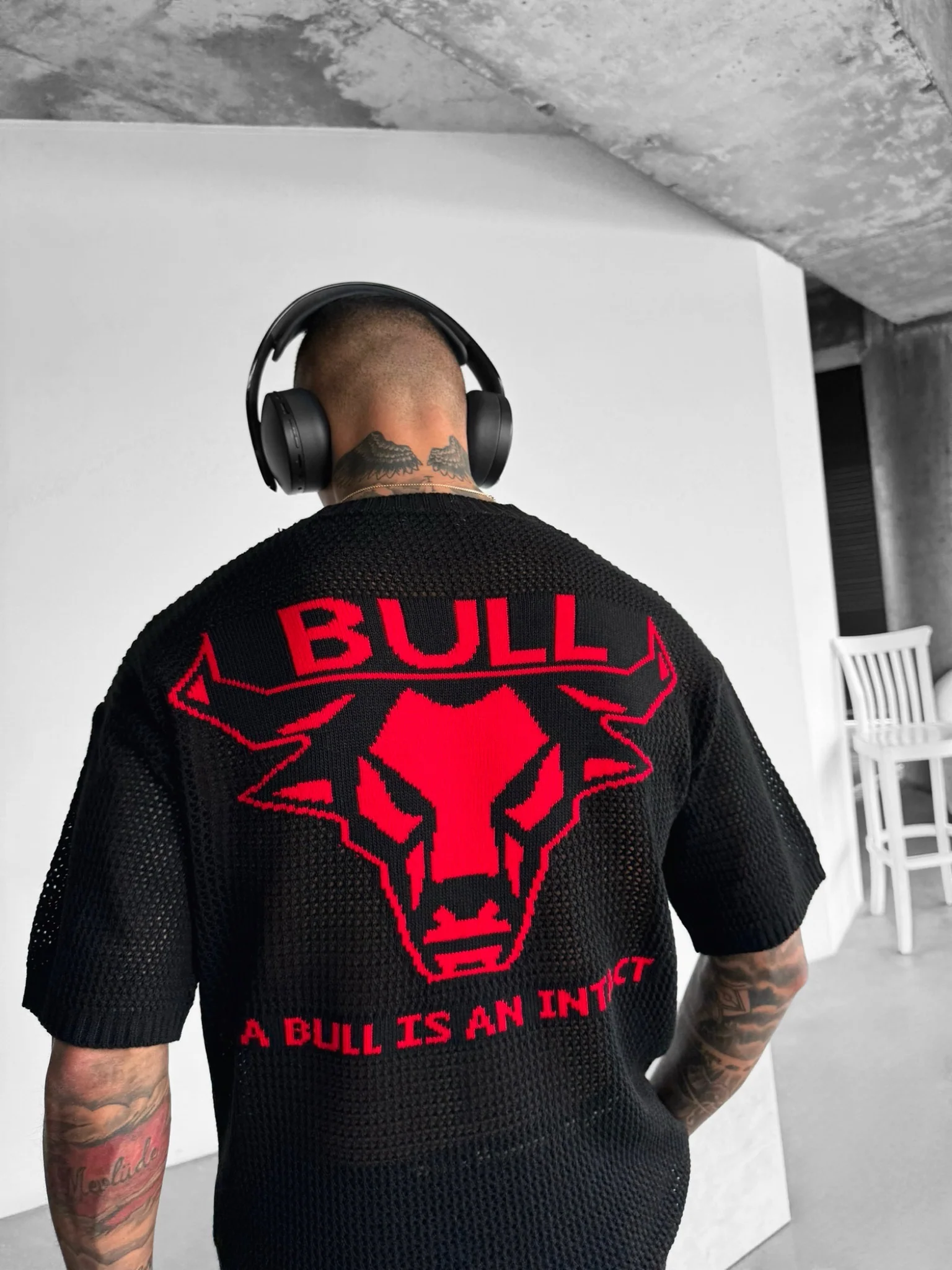 Oversize Bull Knit T-Shirt - Black and Red - Image 2