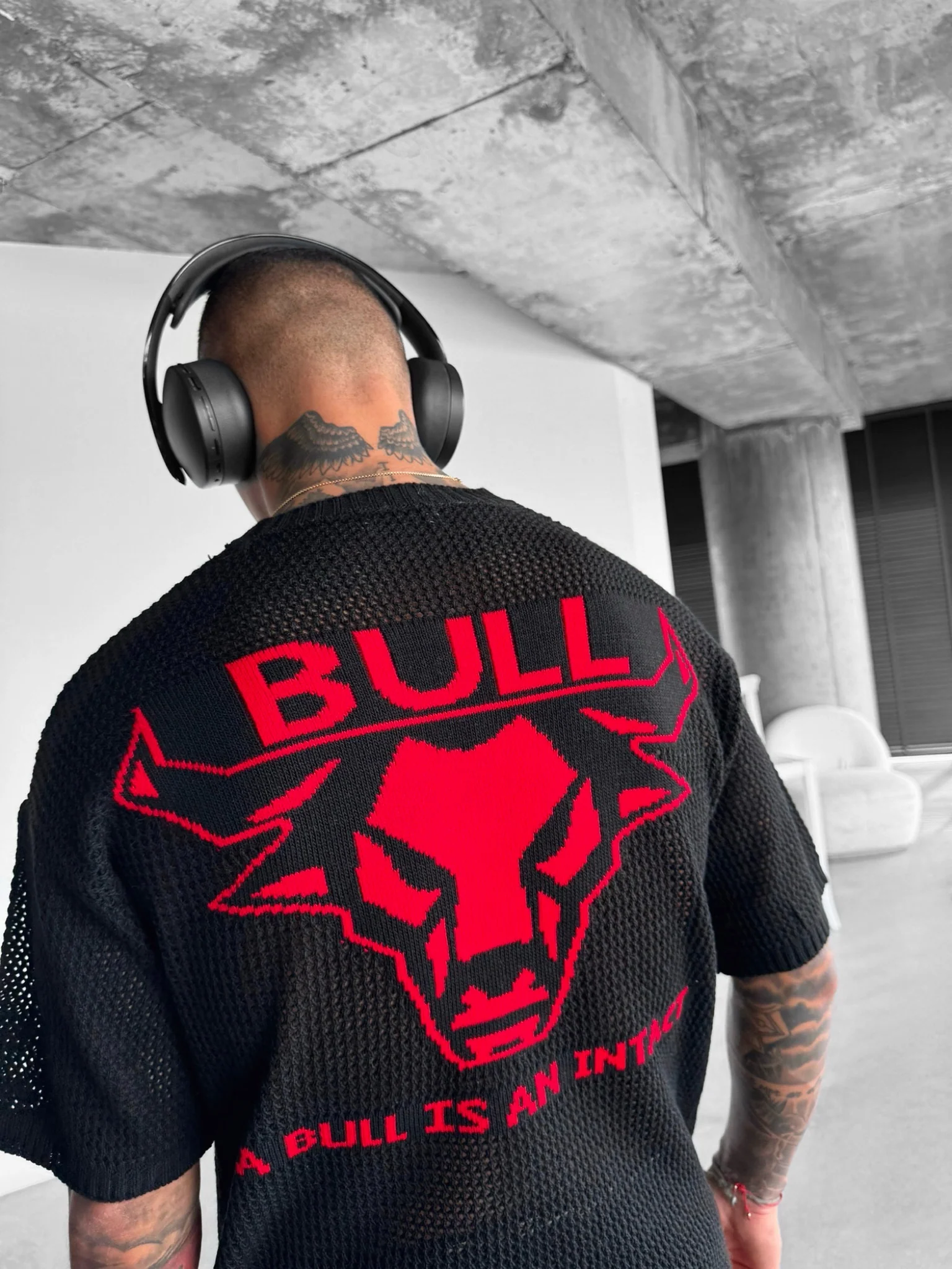 Oversize Bull Knit T-Shirt - Black and Red - Image 3