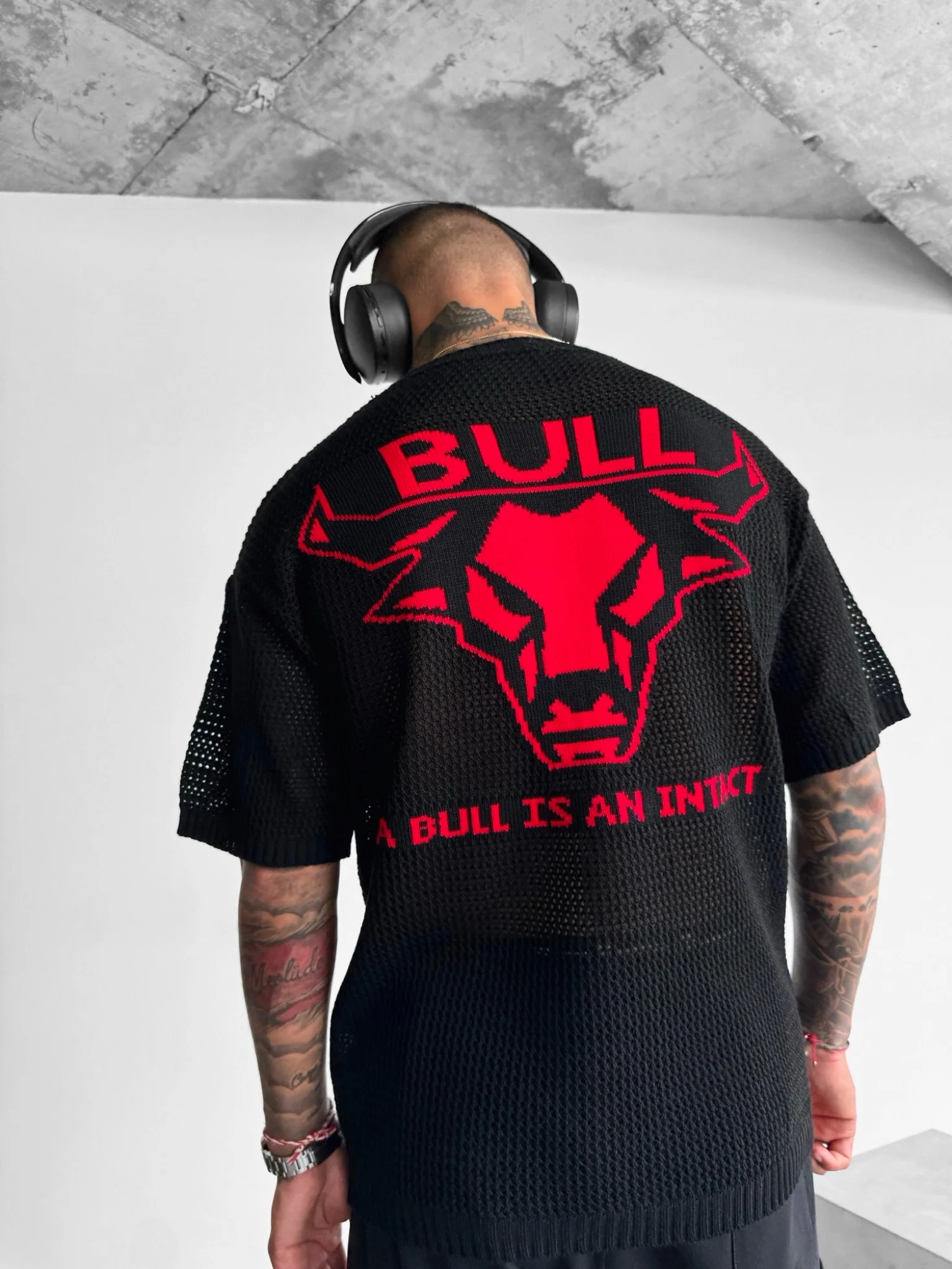 Oversize Bull Knit T-Shirt - Black and Red - Image 4