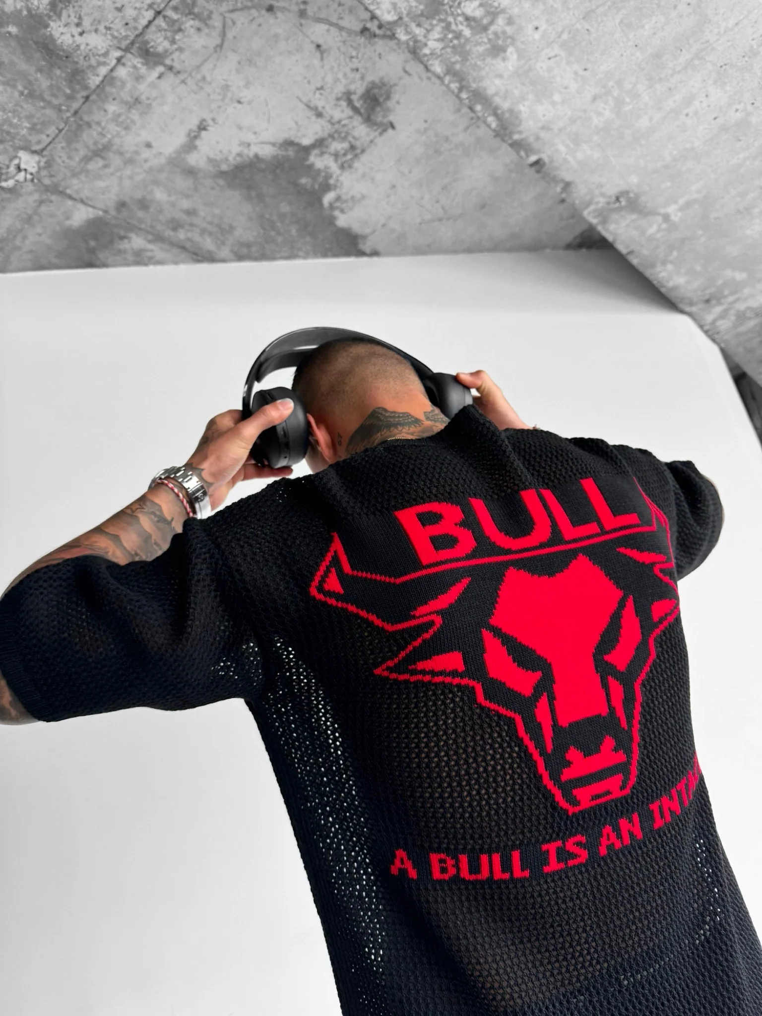 Oversize Bull Knit T-Shirt - Black and Red - Image 7
