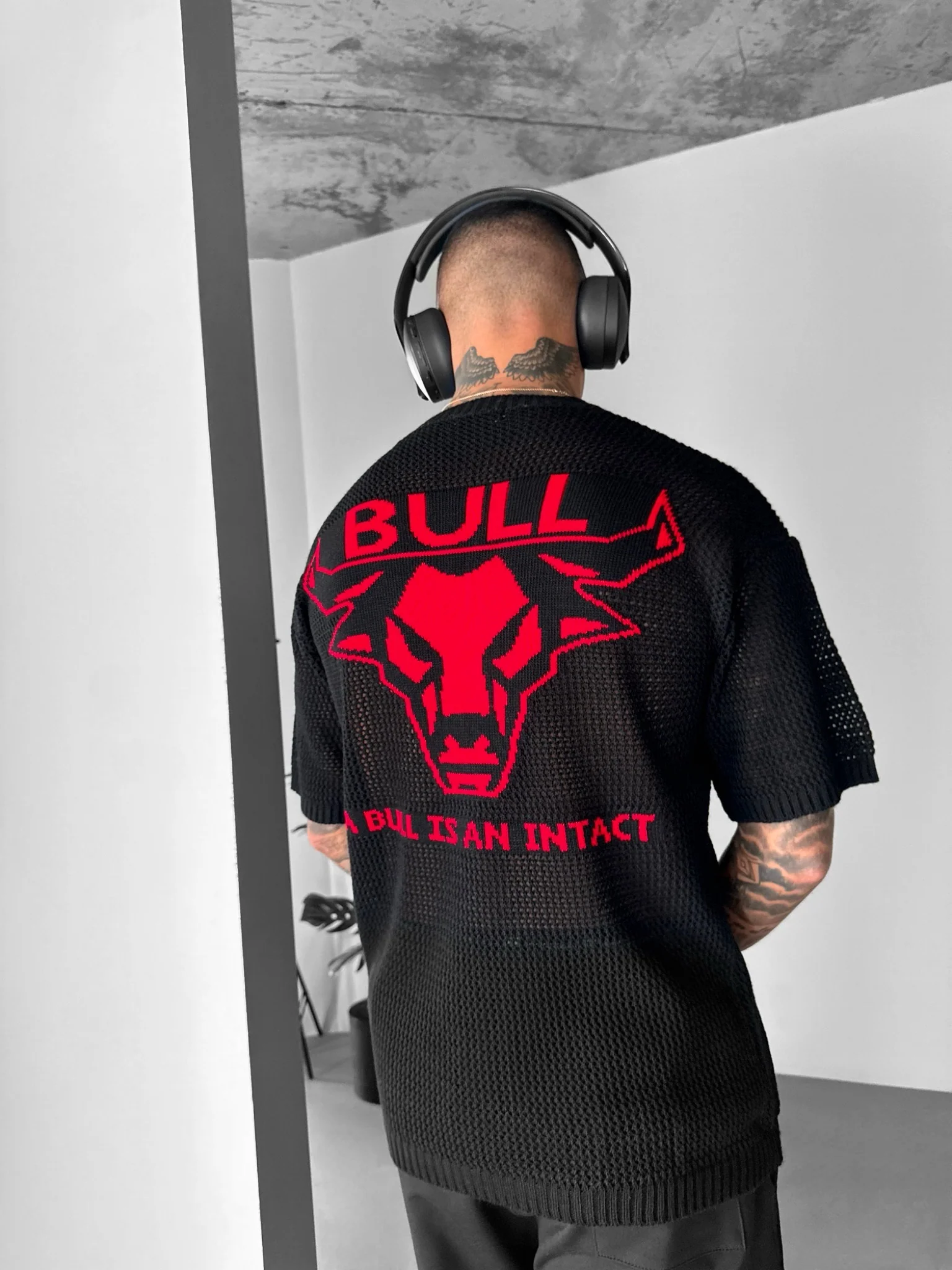 Oversize Bull Knit T-Shirt - Black and Red - Image 8