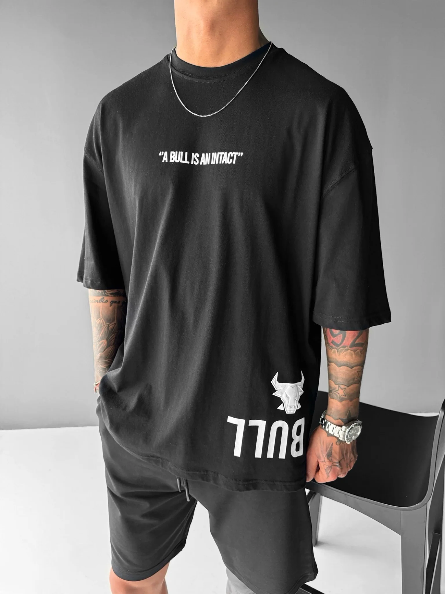 Oversize Bull T-shirt - Black and White - Image 4