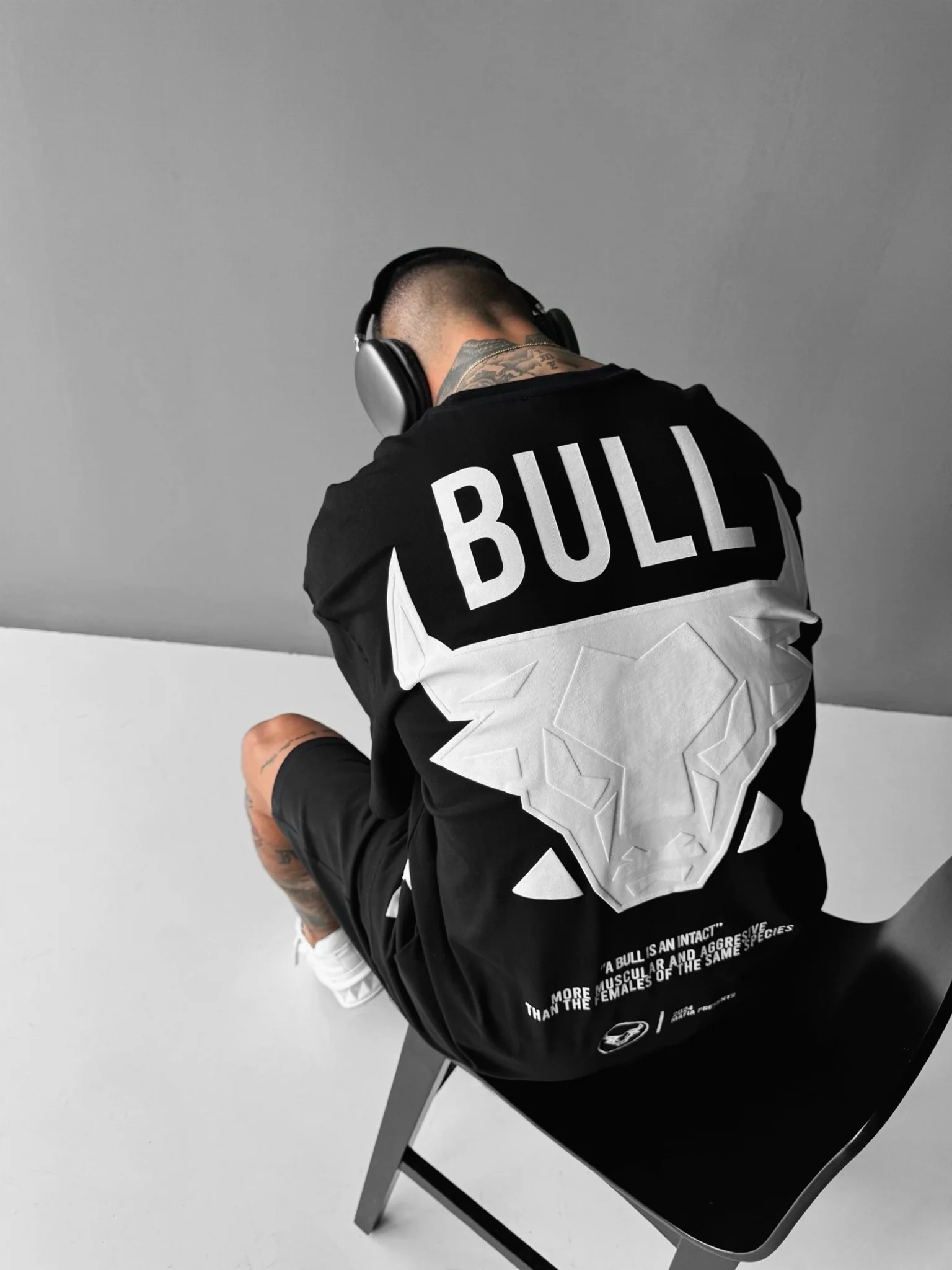 Oversize Bull T-shirt - Black and White - Image 6