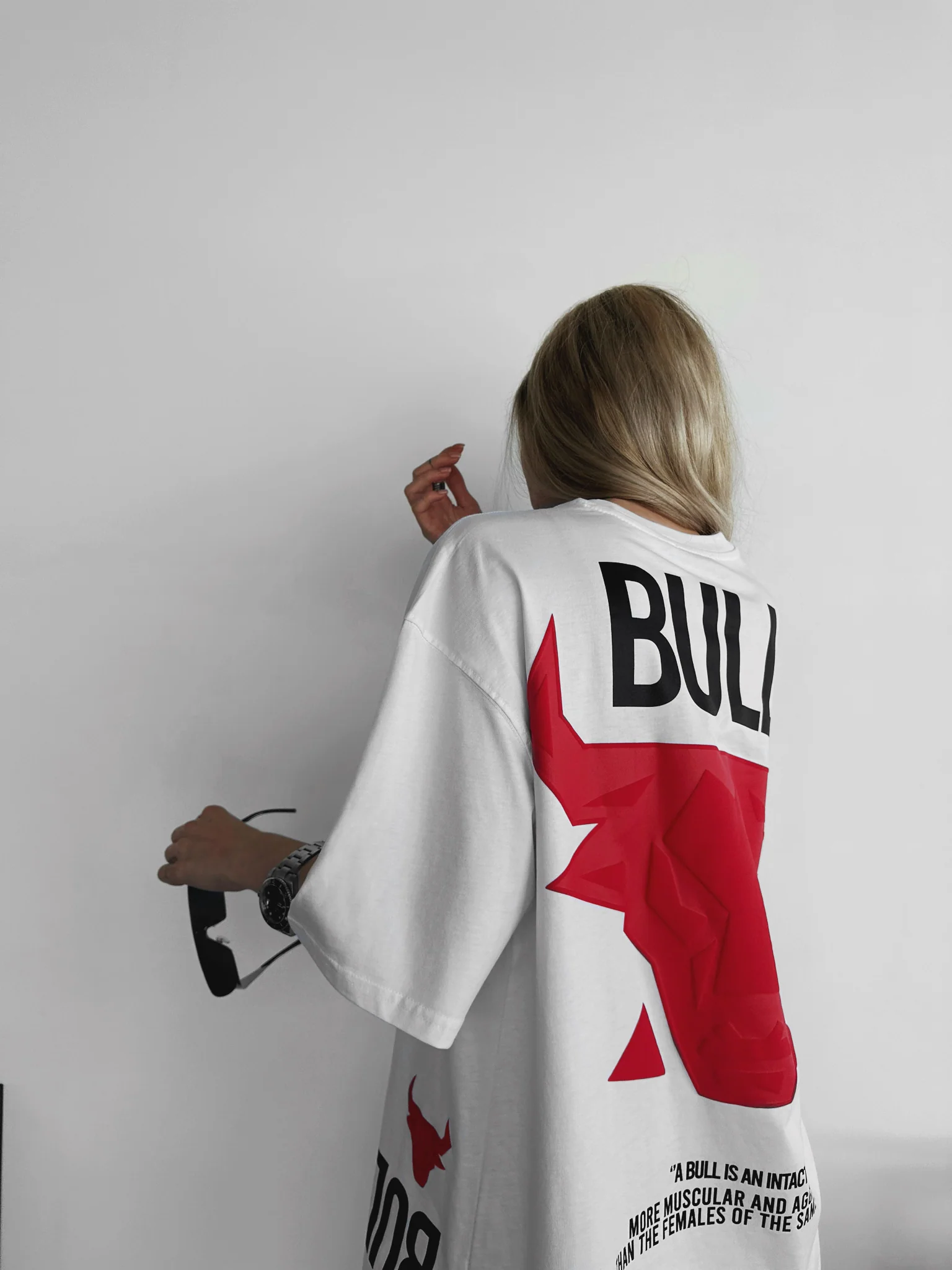 Oversize Bull T-shirt - White and Red - Image 2