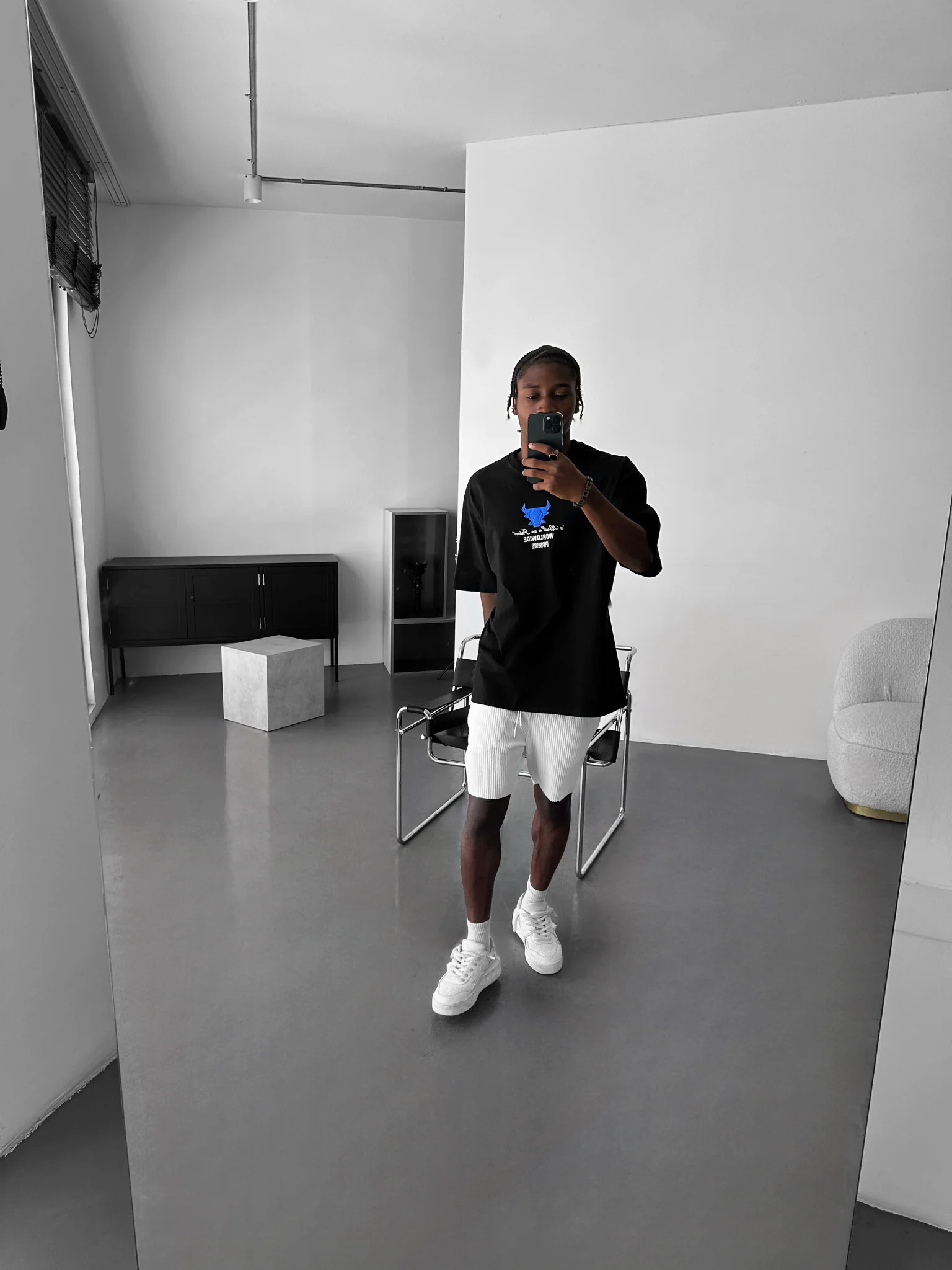 Oversize Bull Worldwide T-shirt - Black and Saks - Image 2