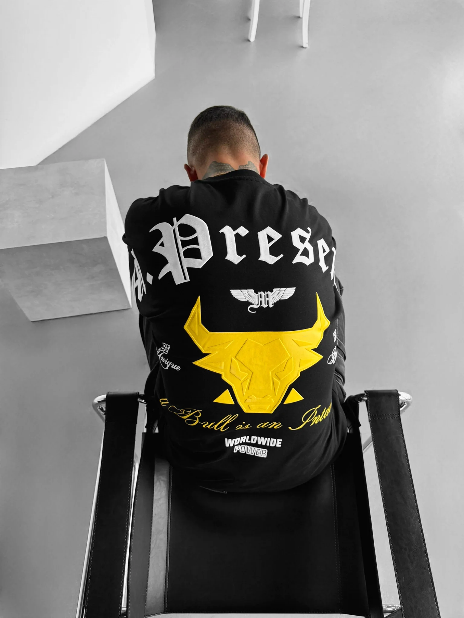 Oversize Bull Worldwide T-shirt - Black and Yellow