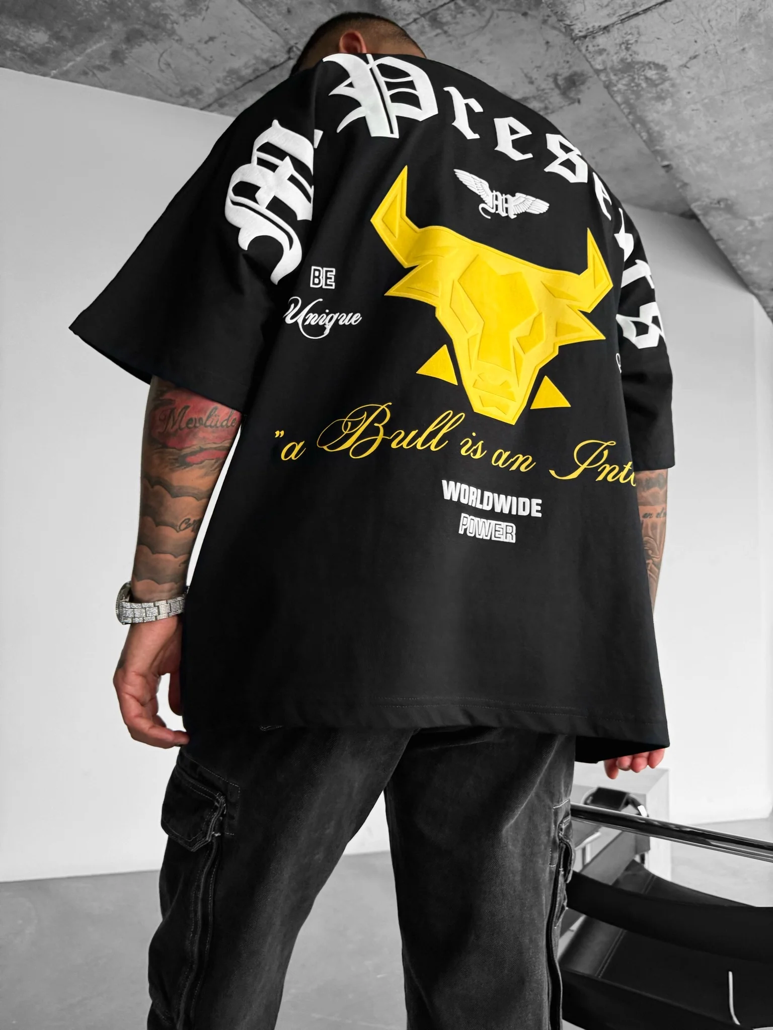 Oversize Bull Worldwide T-shirt - Black and Yellow - Image 4