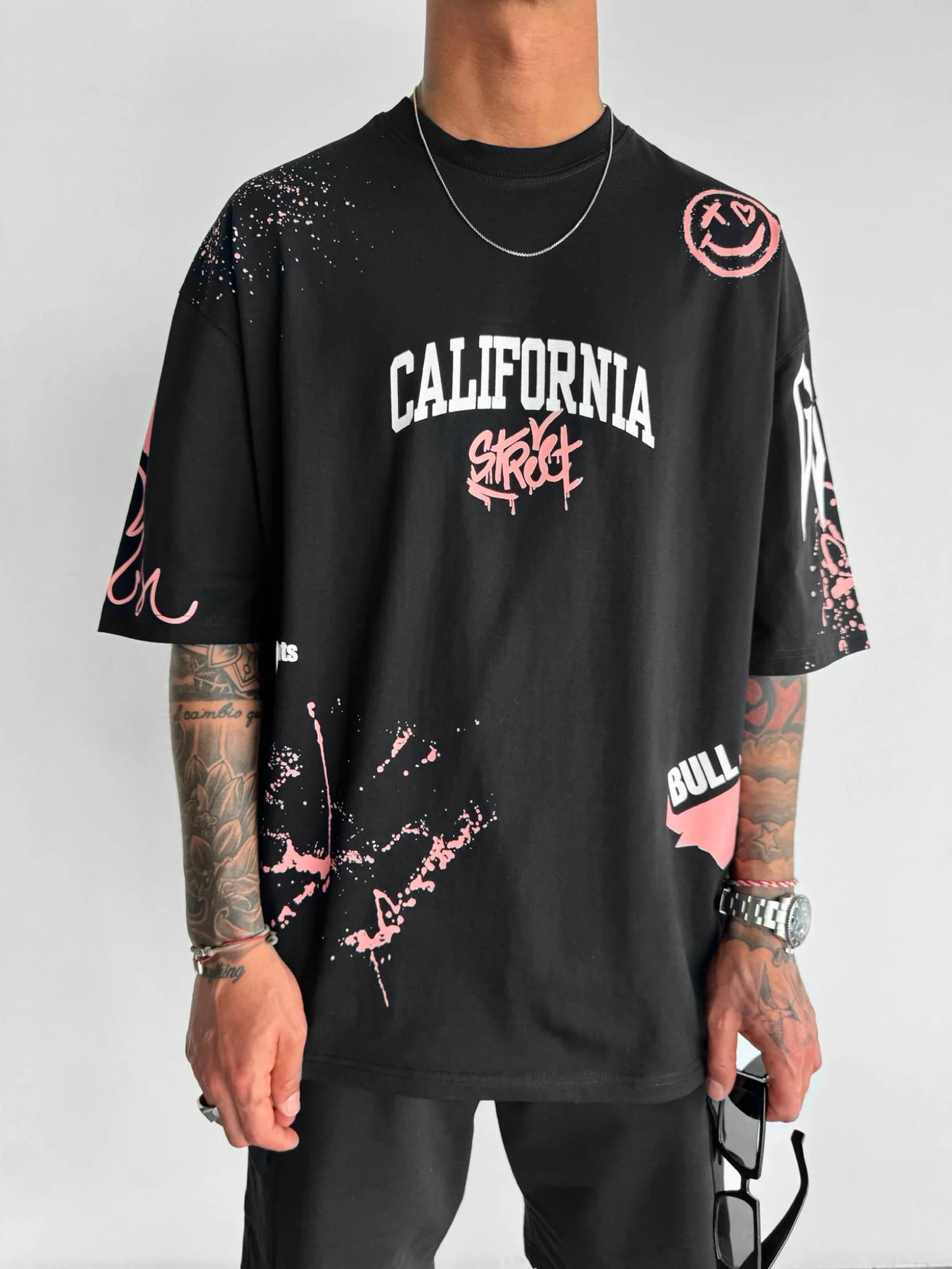 Oversize California Graffiti T-Shirt - Black and Pink - Image 6