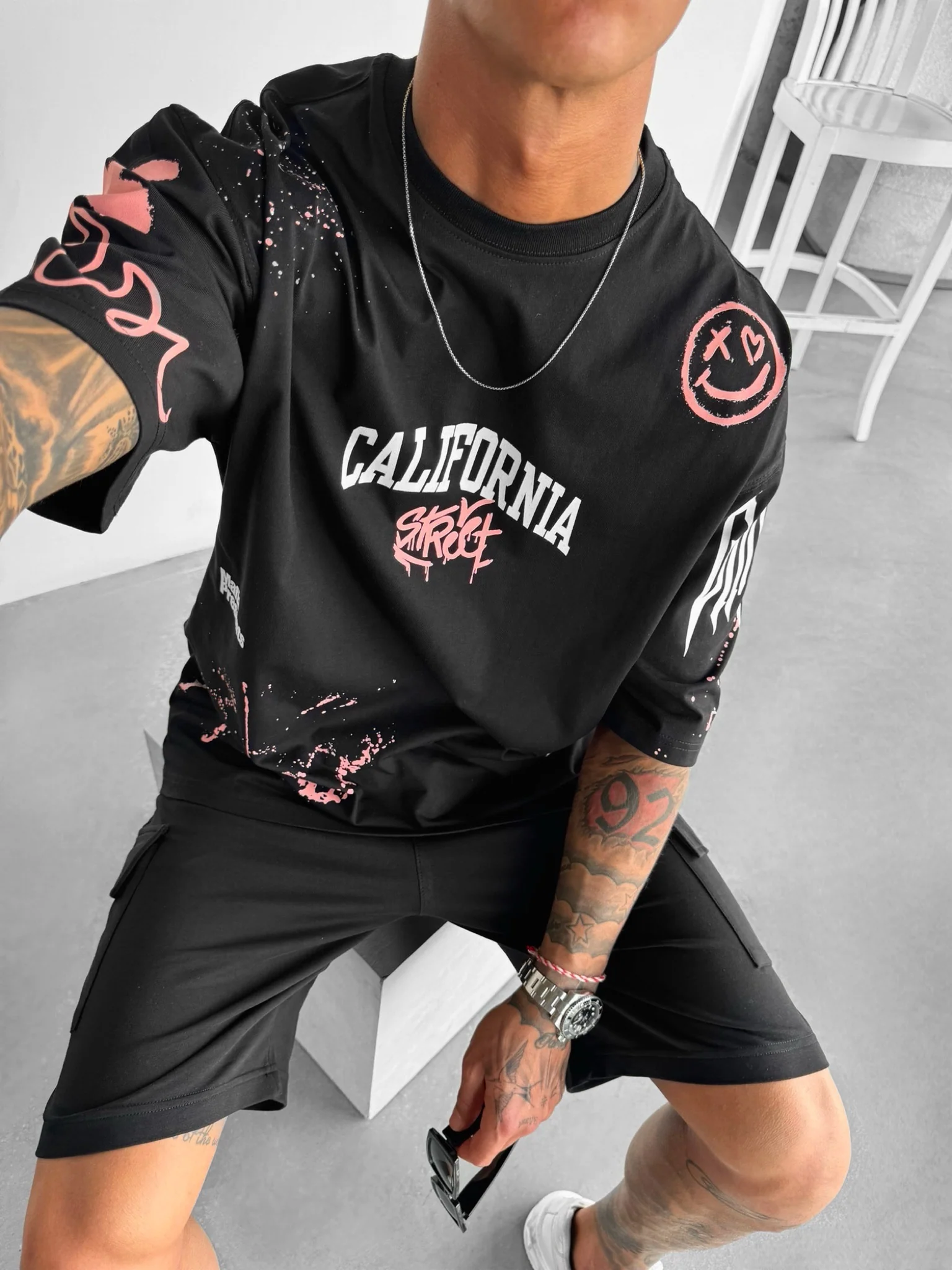 Oversize California Graffiti T-Shirt - Black and Pink - Image 7
