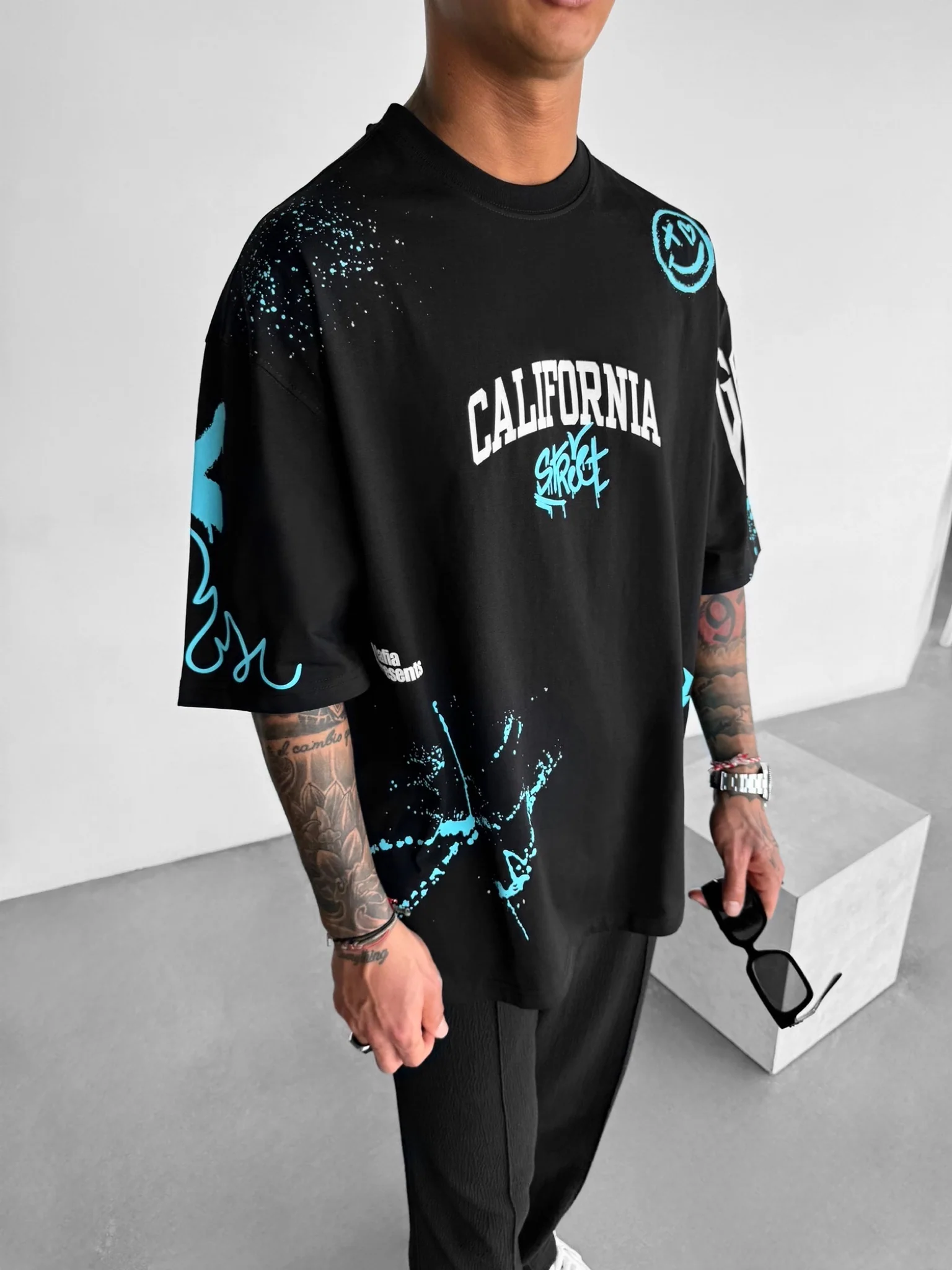 Oversize California Graffiti T-Shirt - Black and Turquoise - Image 3