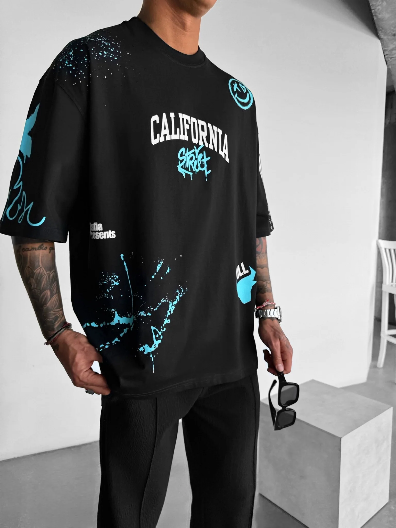 Oversize California Graffiti T-Shirt - Black and Turquoise - Image 4