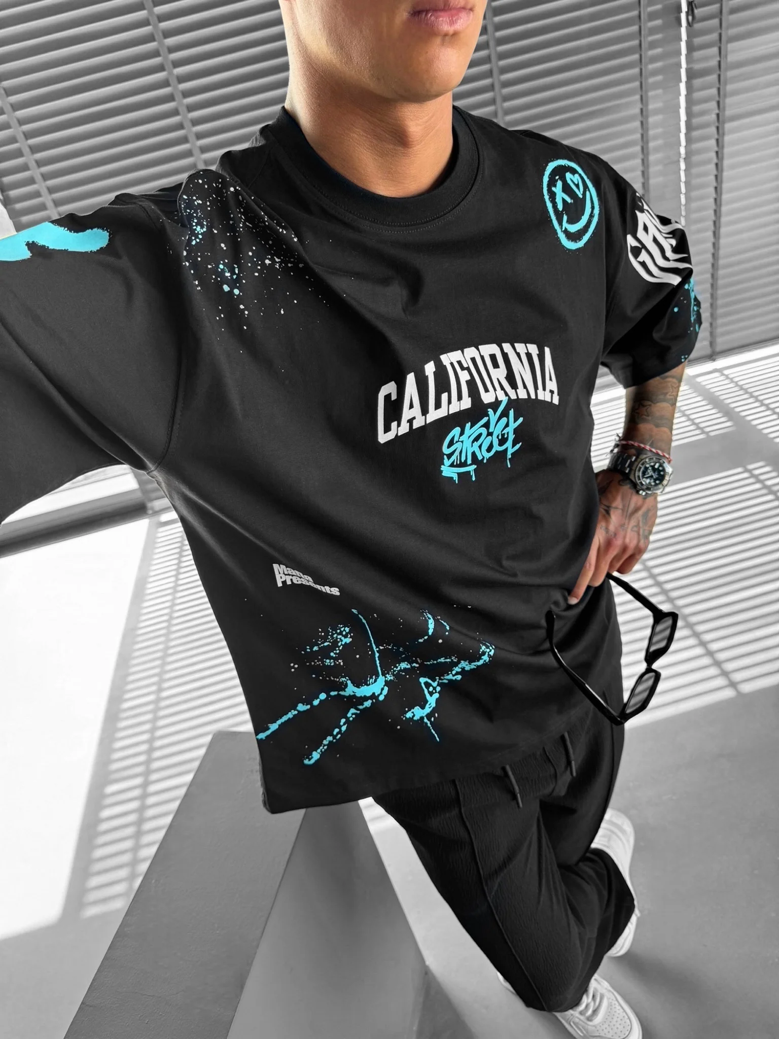 Oversize California Graffiti T-Shirt - Black and Turquoise - Image 5
