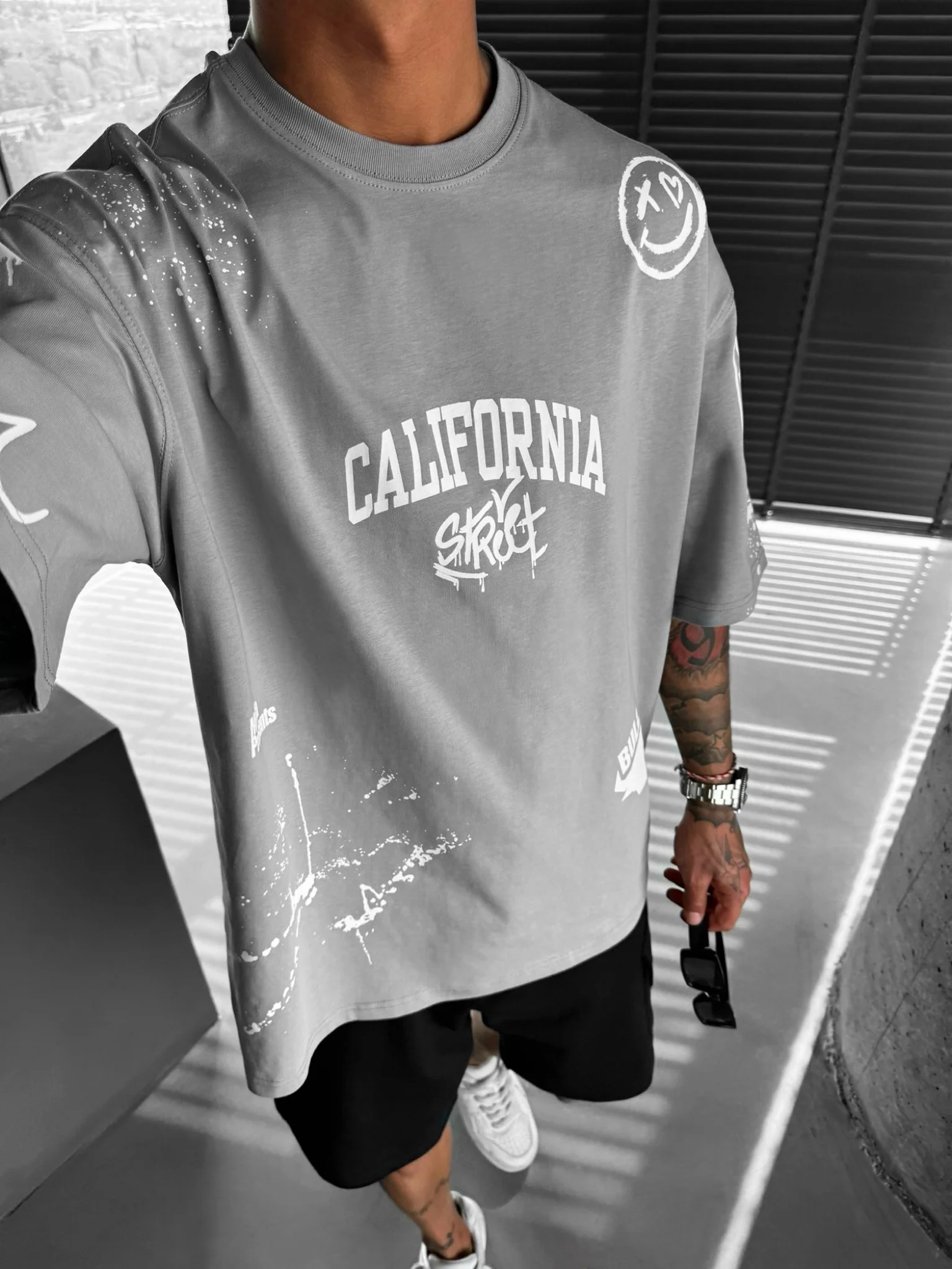 Oversize California Graffiti T-Shirt - Grey - Image 2