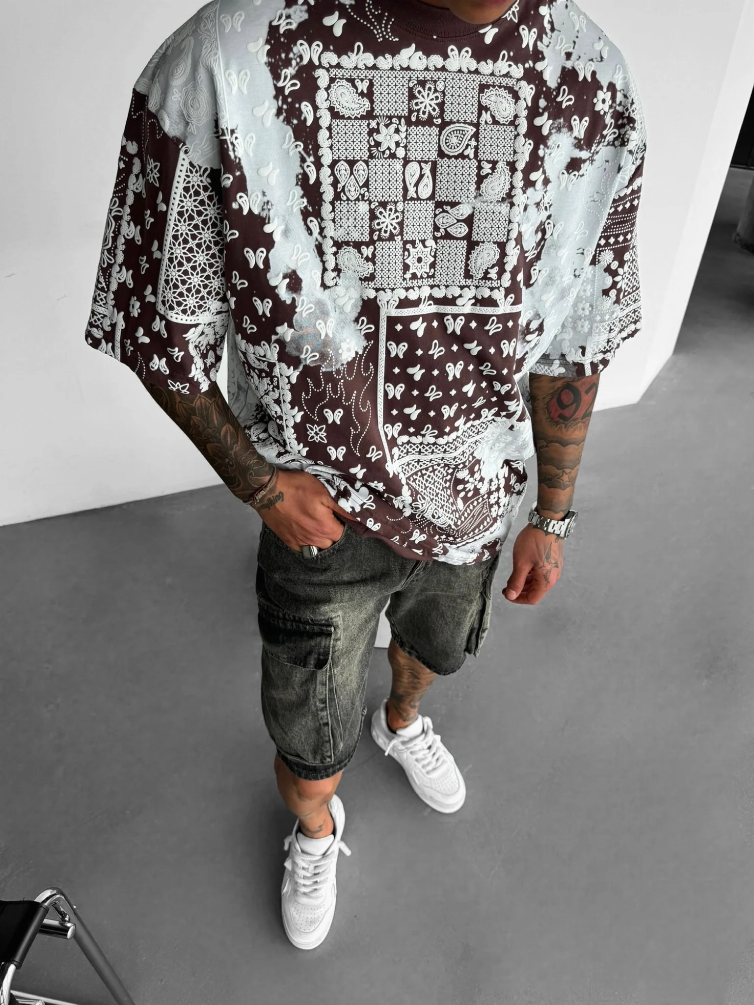 Oversize Carpet T-shirt - Brown - Image 4