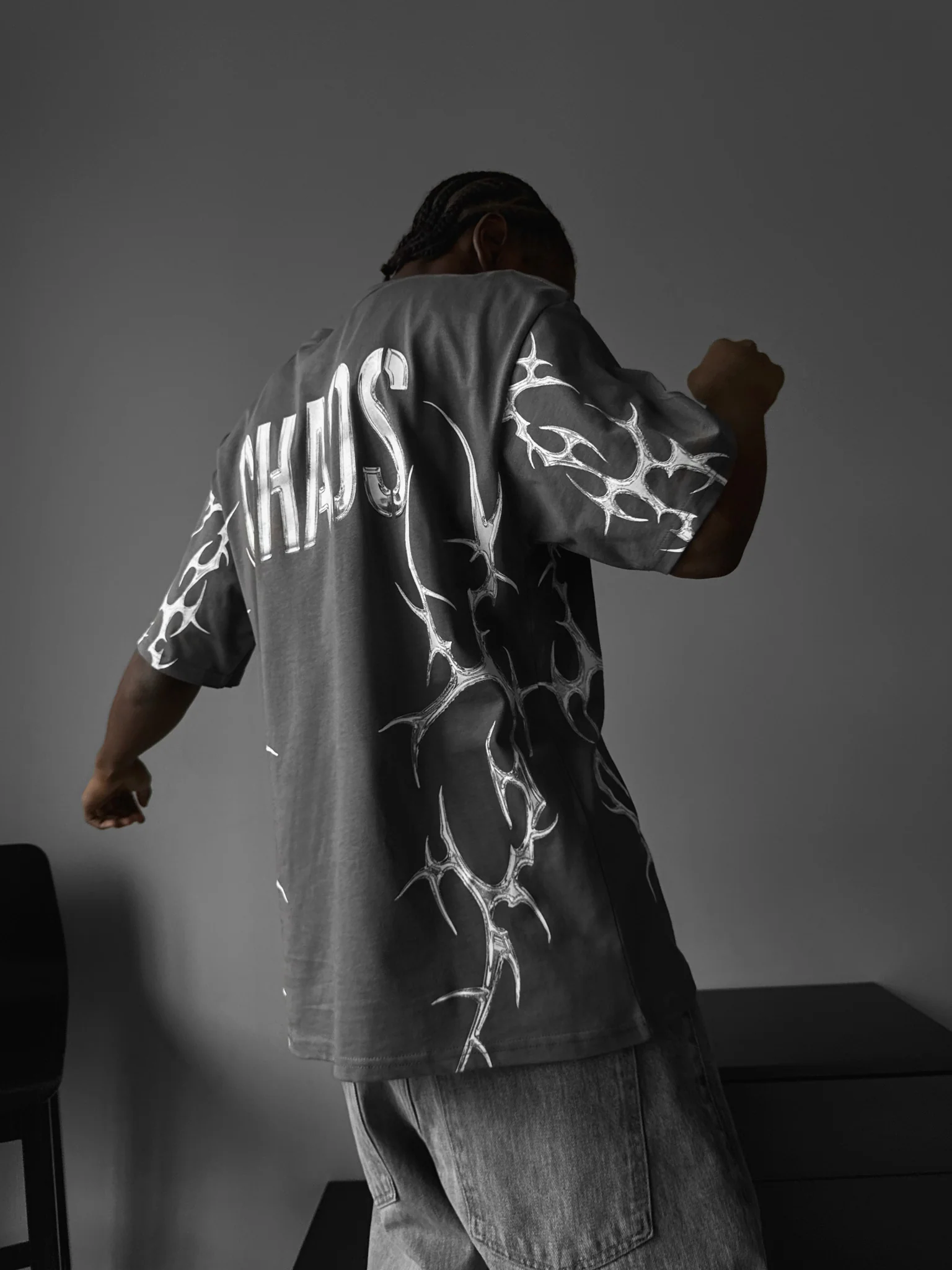 Oversize 'Chaos' T-Shirt - Anthracite - Image 4